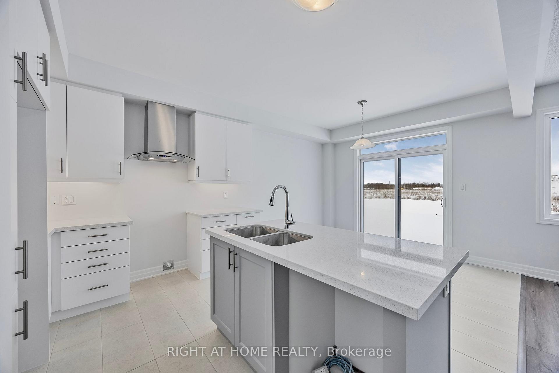 Photo 11 of 127 Union Boulevard, Wasaga Beach — HOMEH