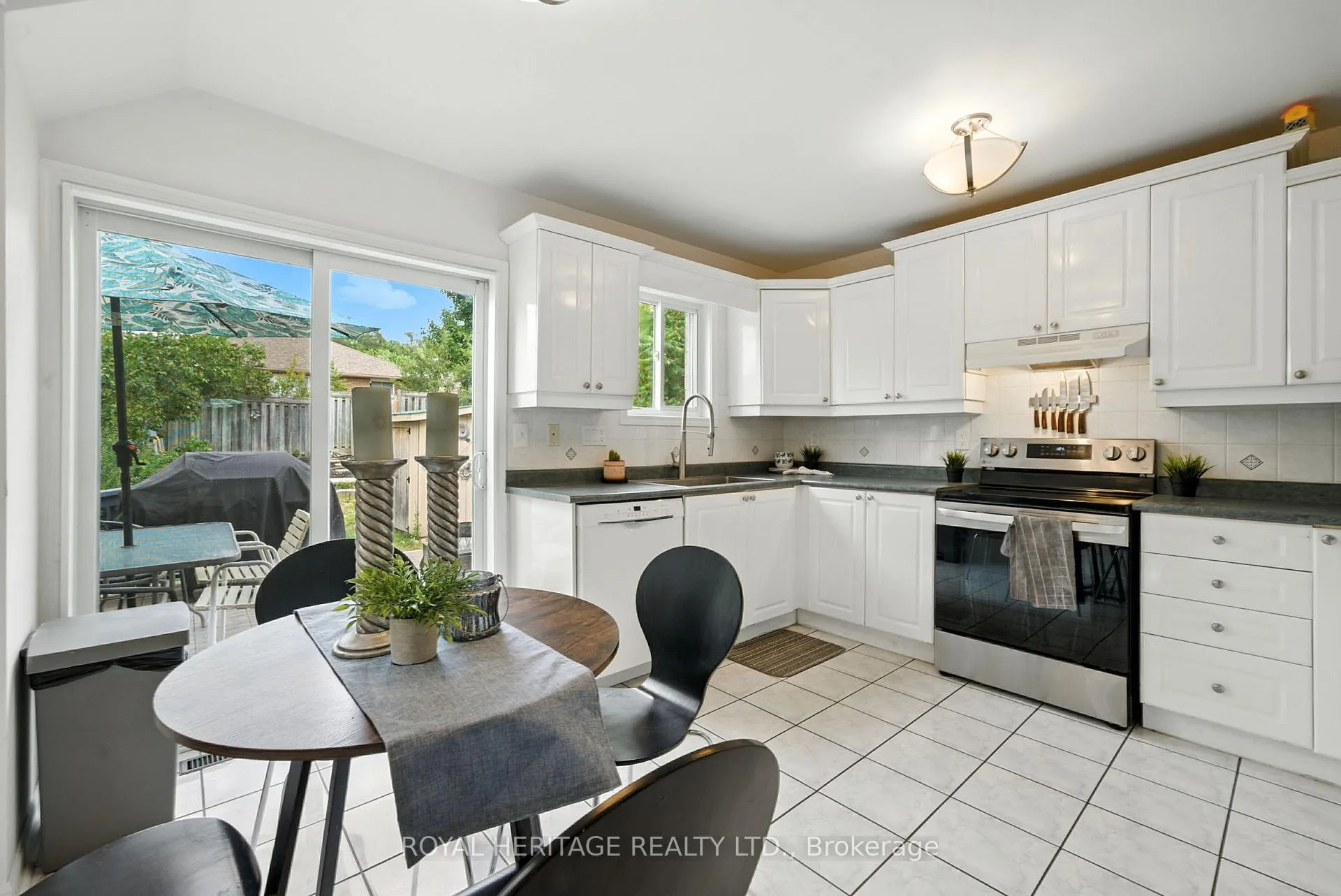 Photo 9 of 337 Ferndale Drive S, Barrie, Ardagh — HOMEH