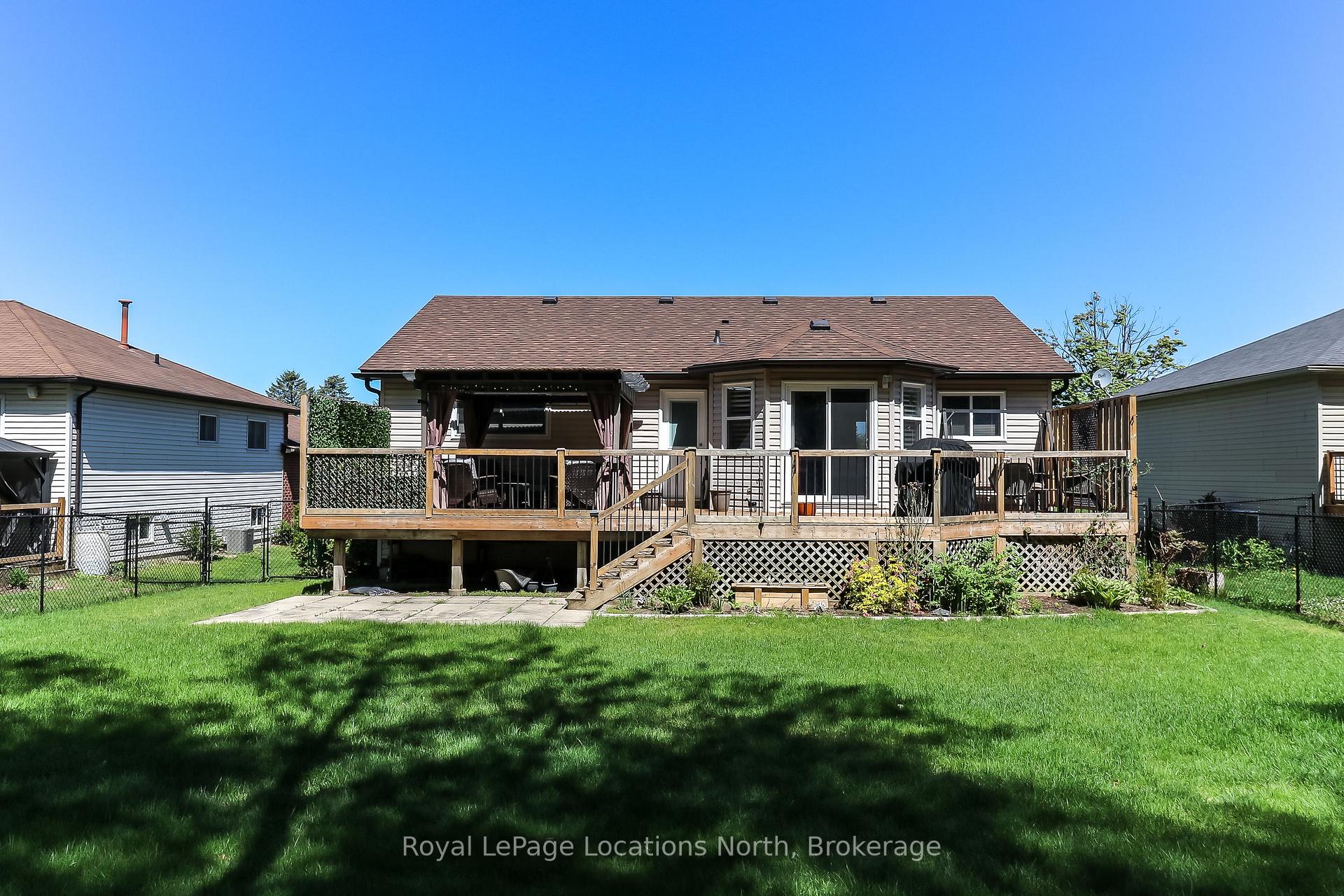 Photo 5 of 60 Leo Boulevard, Wasaga Beach — HOMEH
