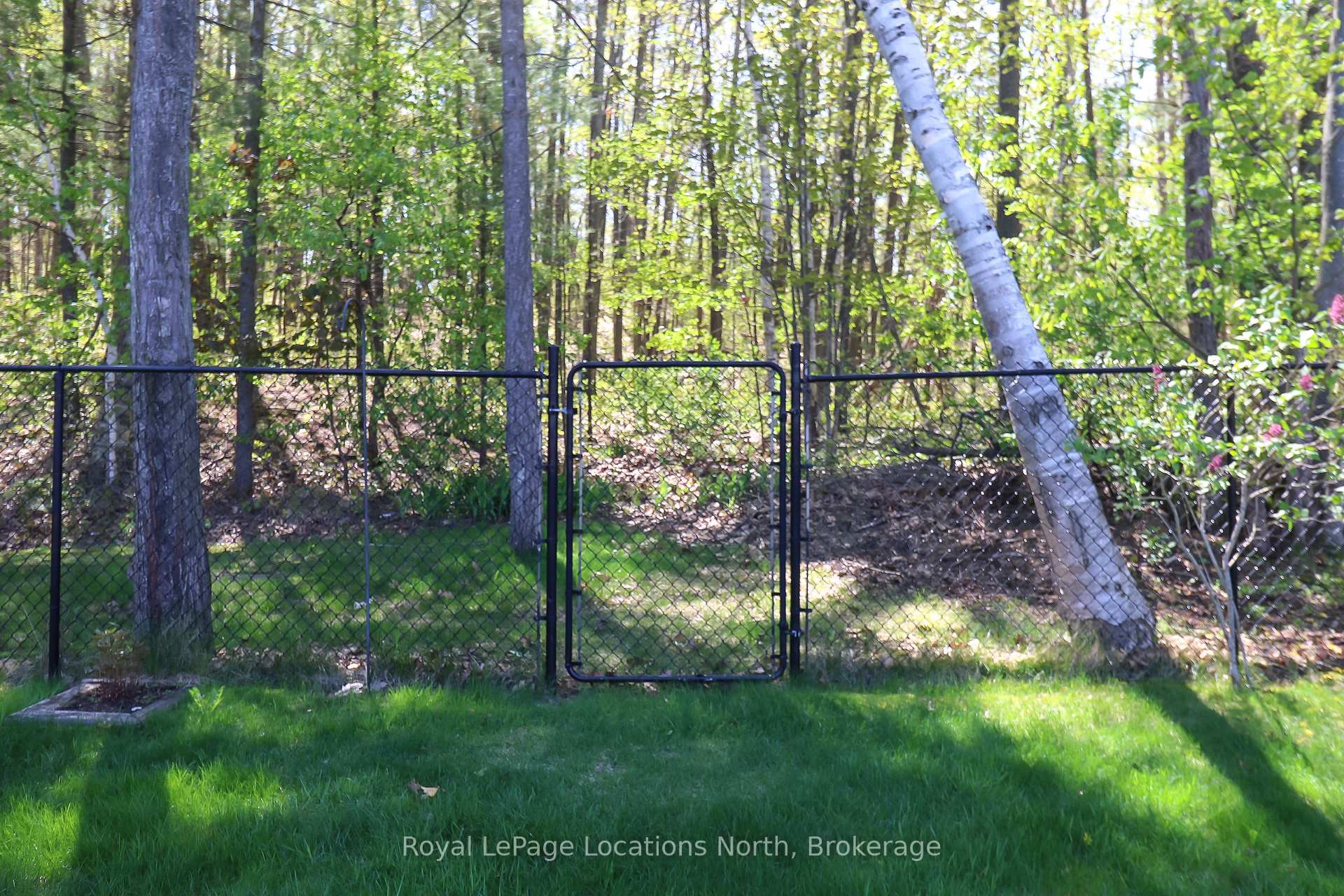 Photo 10 of 60 Leo Boulevard, Wasaga Beach — HOMEH