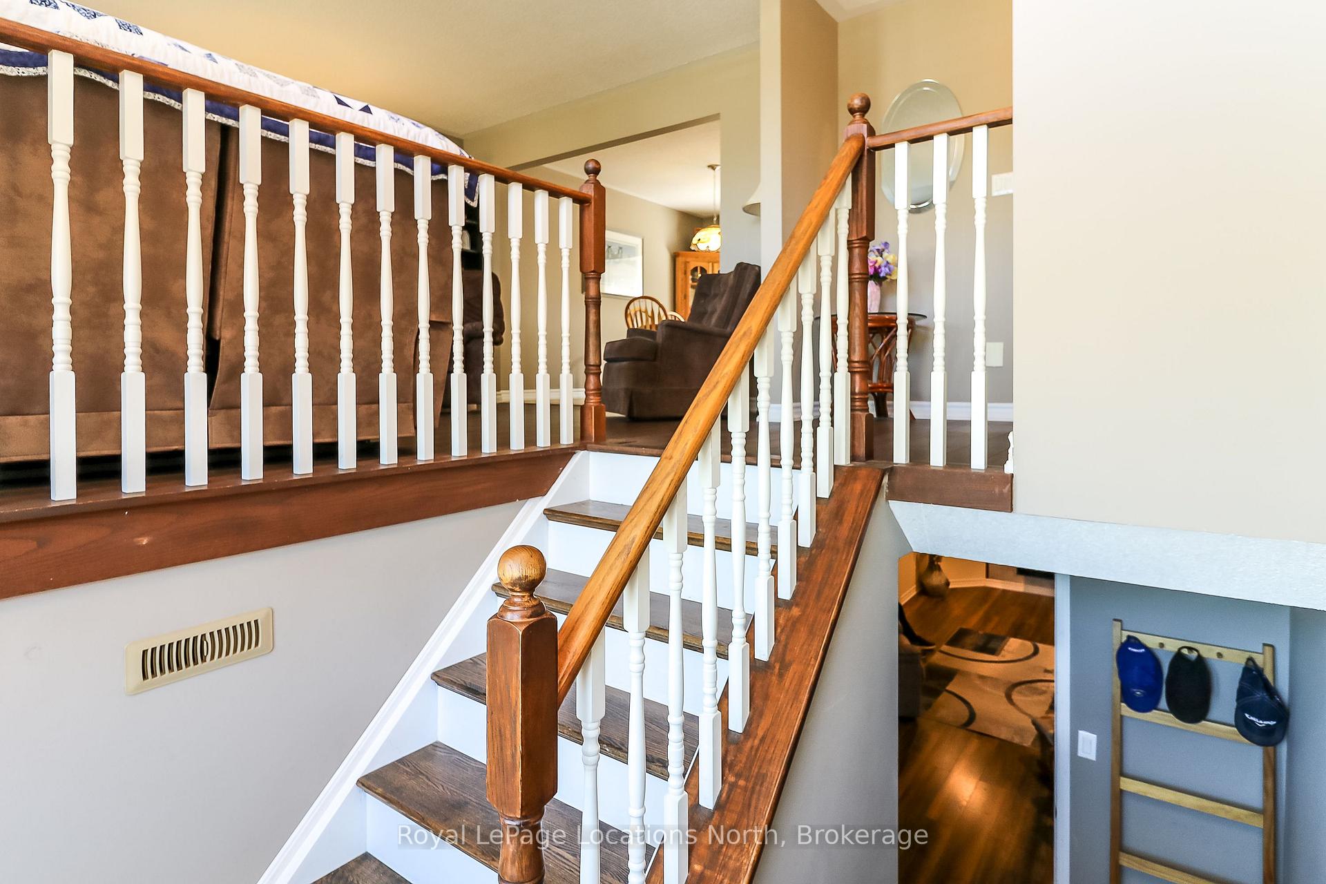 Photo 12 of 60 Leo Boulevard, Wasaga Beach — HOMEH