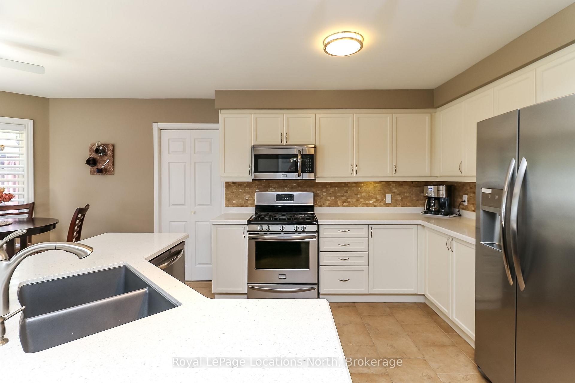 Photo 16 of 60 Leo Boulevard, Wasaga Beach — HOMEH