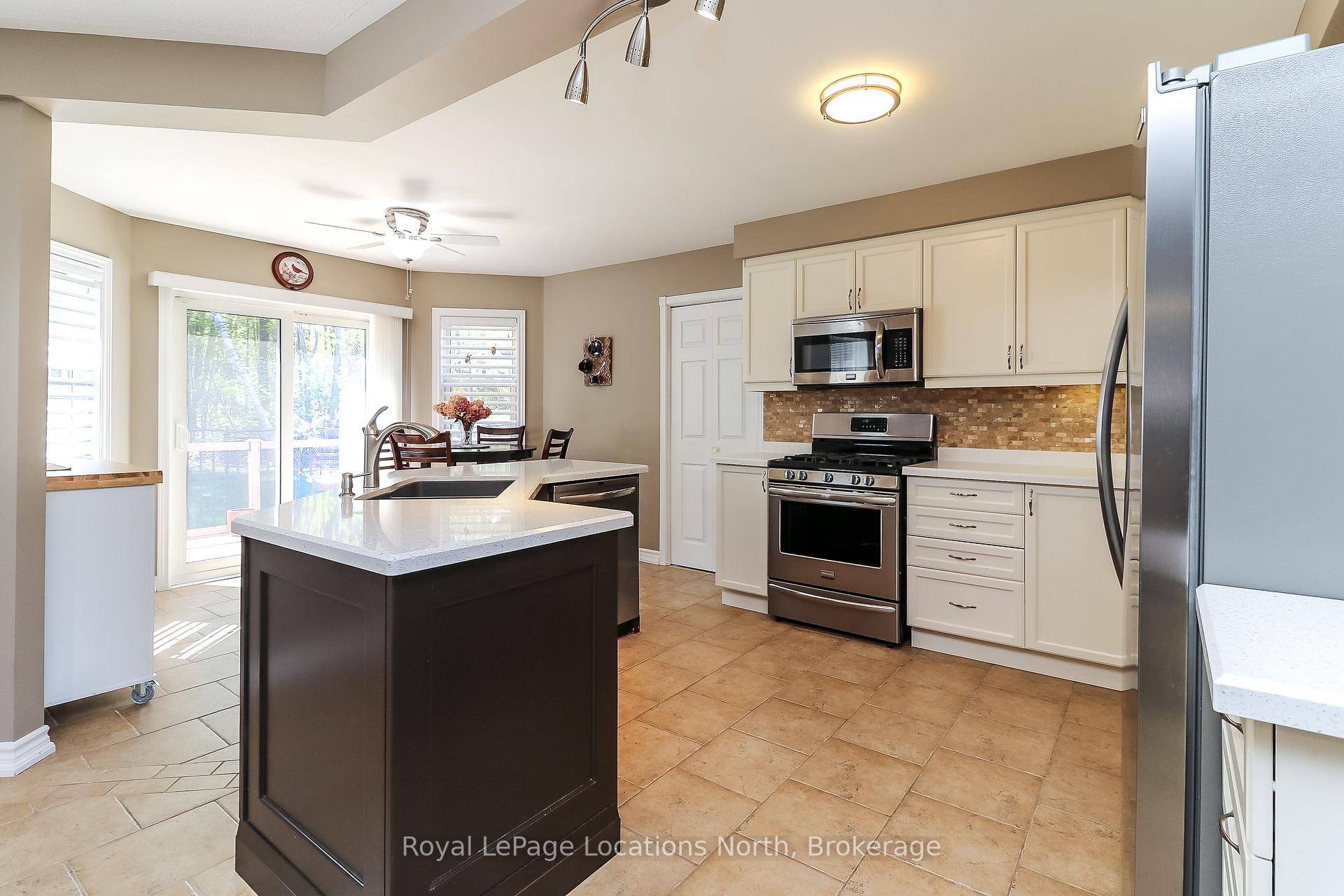 Photo 19 of 60 Leo Boulevard, Wasaga Beach — HOMEH
