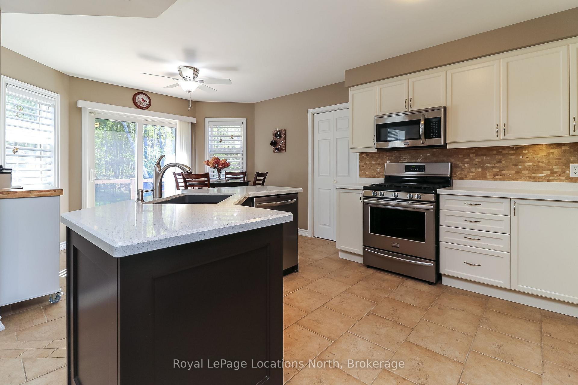 Photo 30 of 60 Leo Boulevard, Wasaga Beach — HOMEH