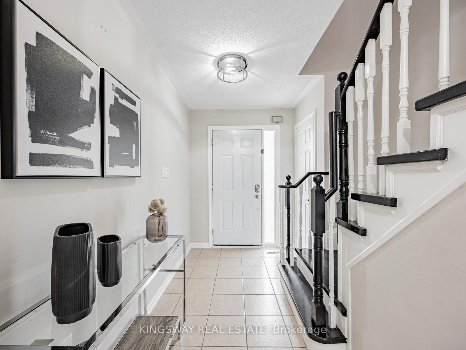 Photo 4 of 150 Kirkland Place, Whitby, Williamsburg — HOMEH