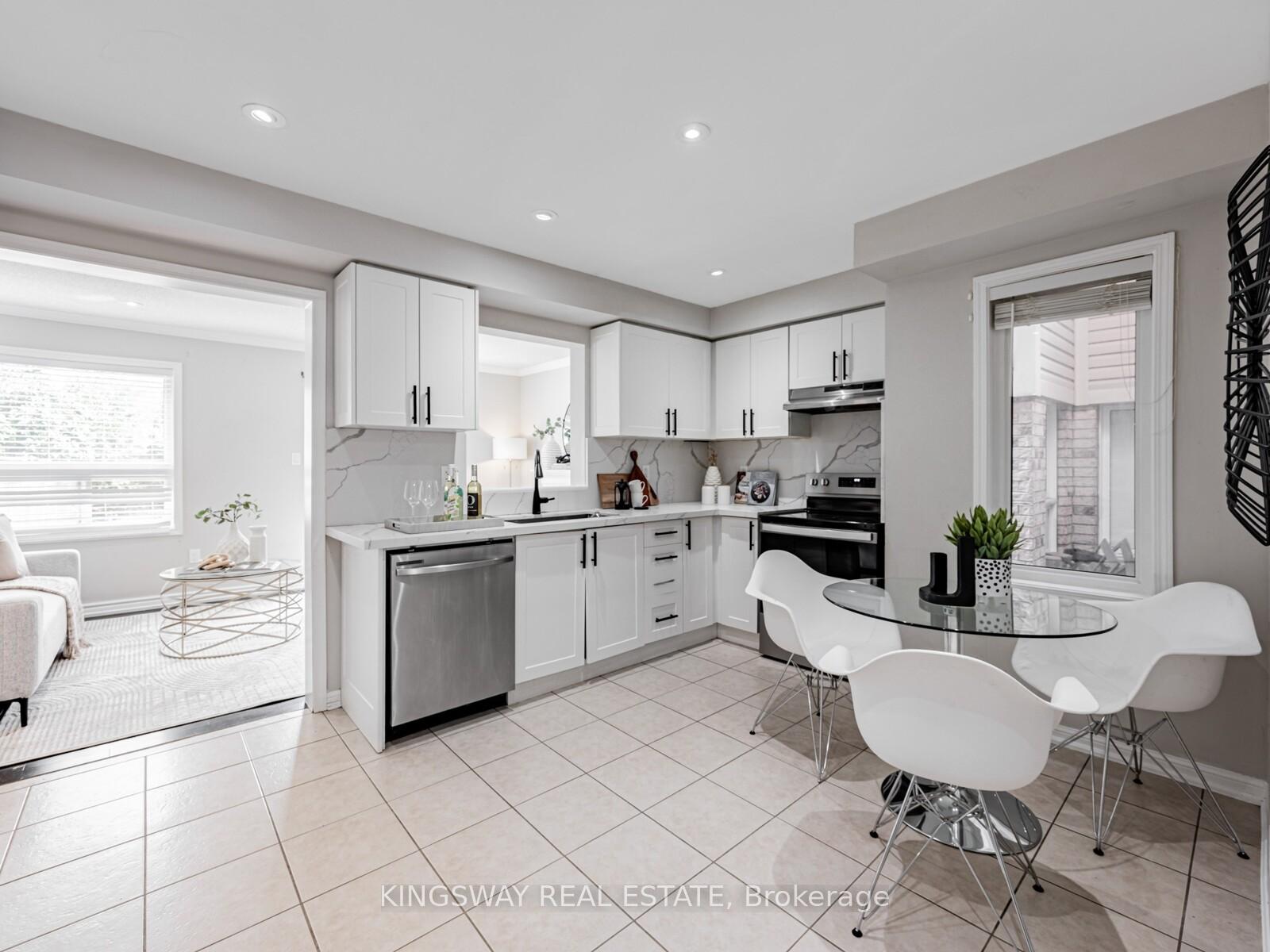 Photo 5 of 150 Kirkland Place, Whitby, Williamsburg — HOMEH