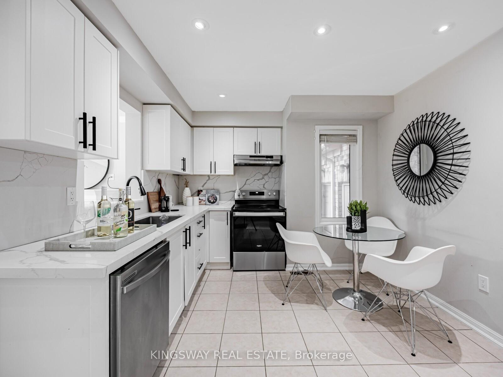 Photo 6 of 150 Kirkland Place, Whitby, Williamsburg — HOMEH