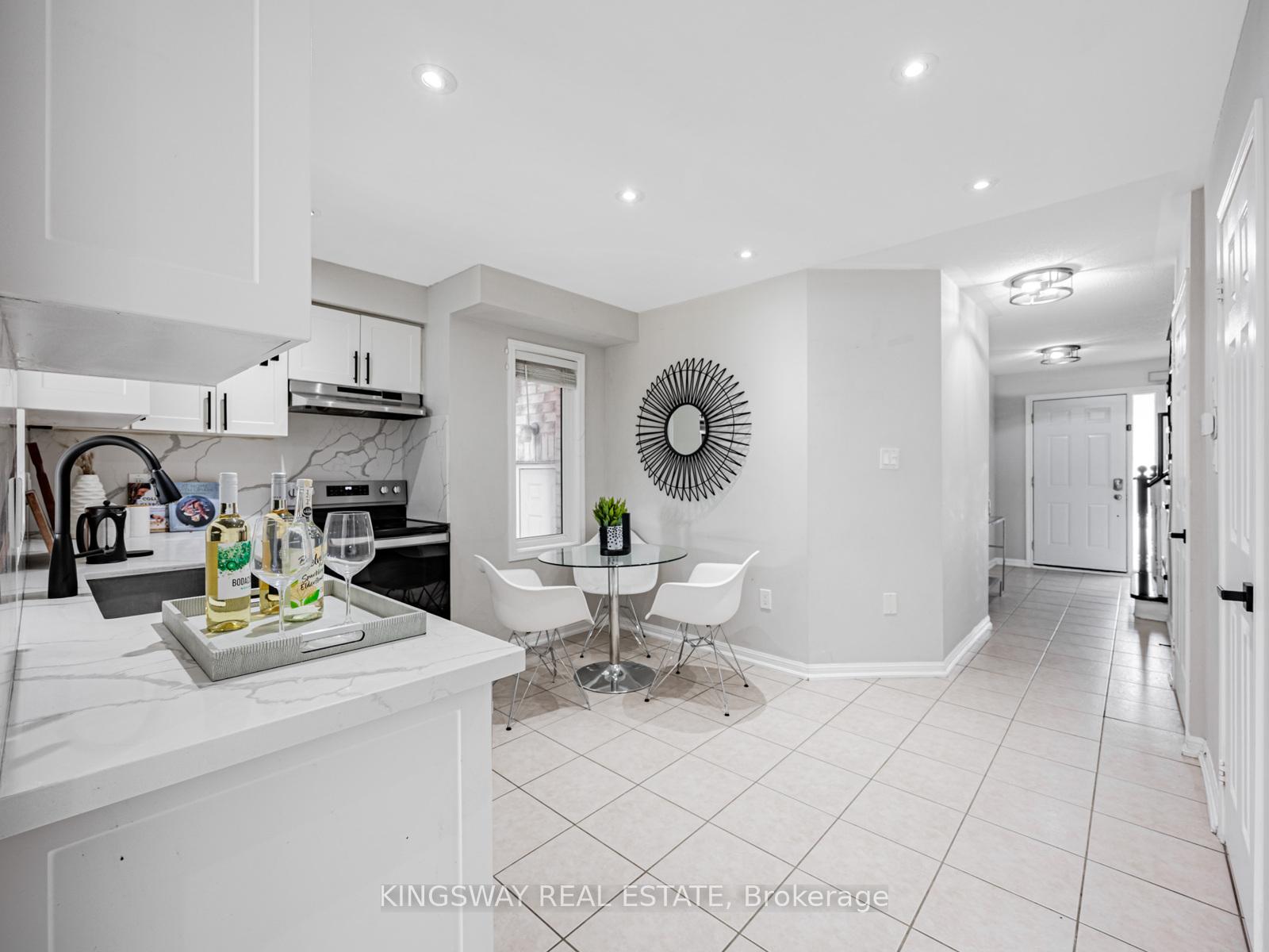 Photo 7 of 150 Kirkland Place, Whitby, Williamsburg — HOMEH
