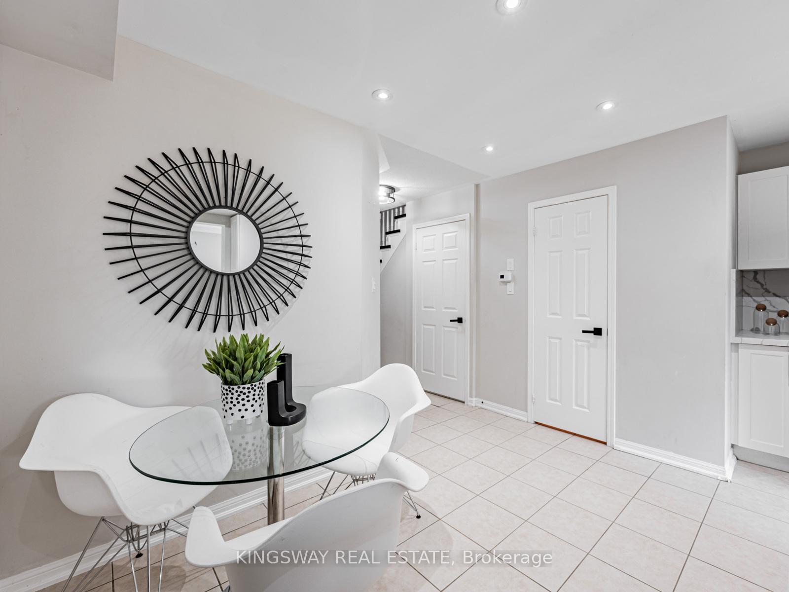 Photo 8 of 150 Kirkland Place, Whitby, Williamsburg — HOMEH