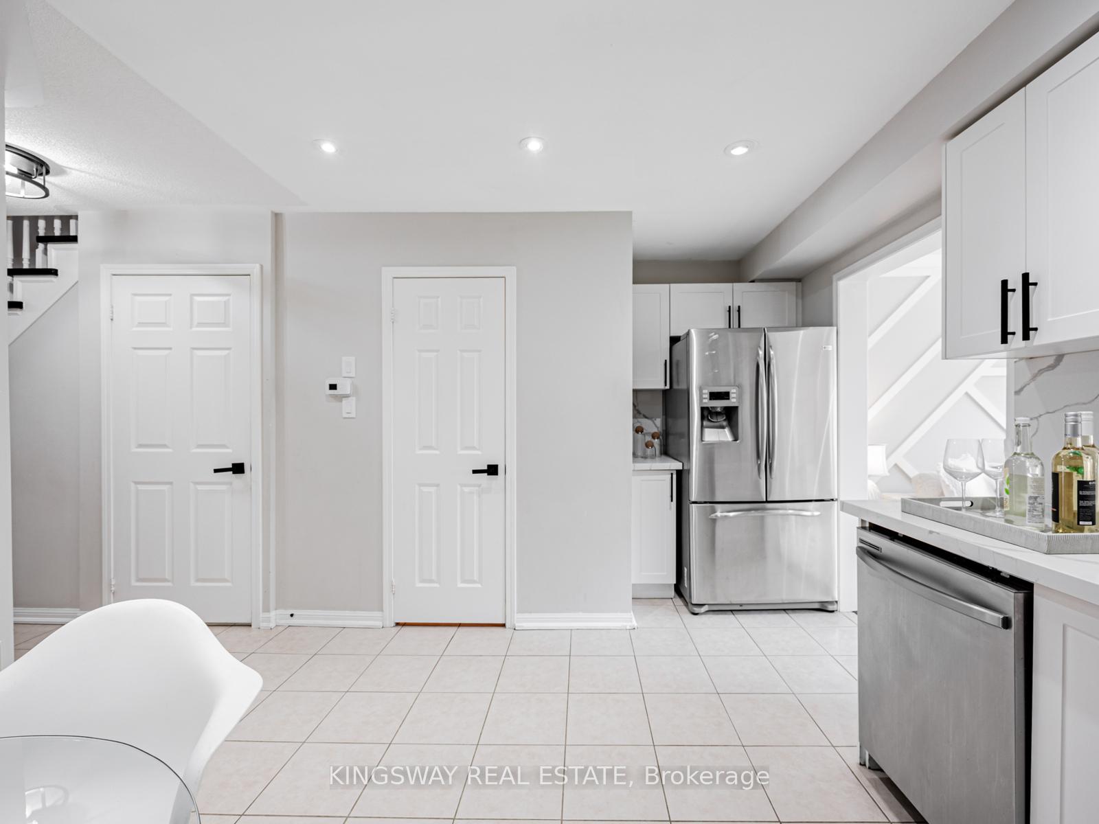 Photo 9 of 150 Kirkland Place, Whitby, Williamsburg — HOMEH