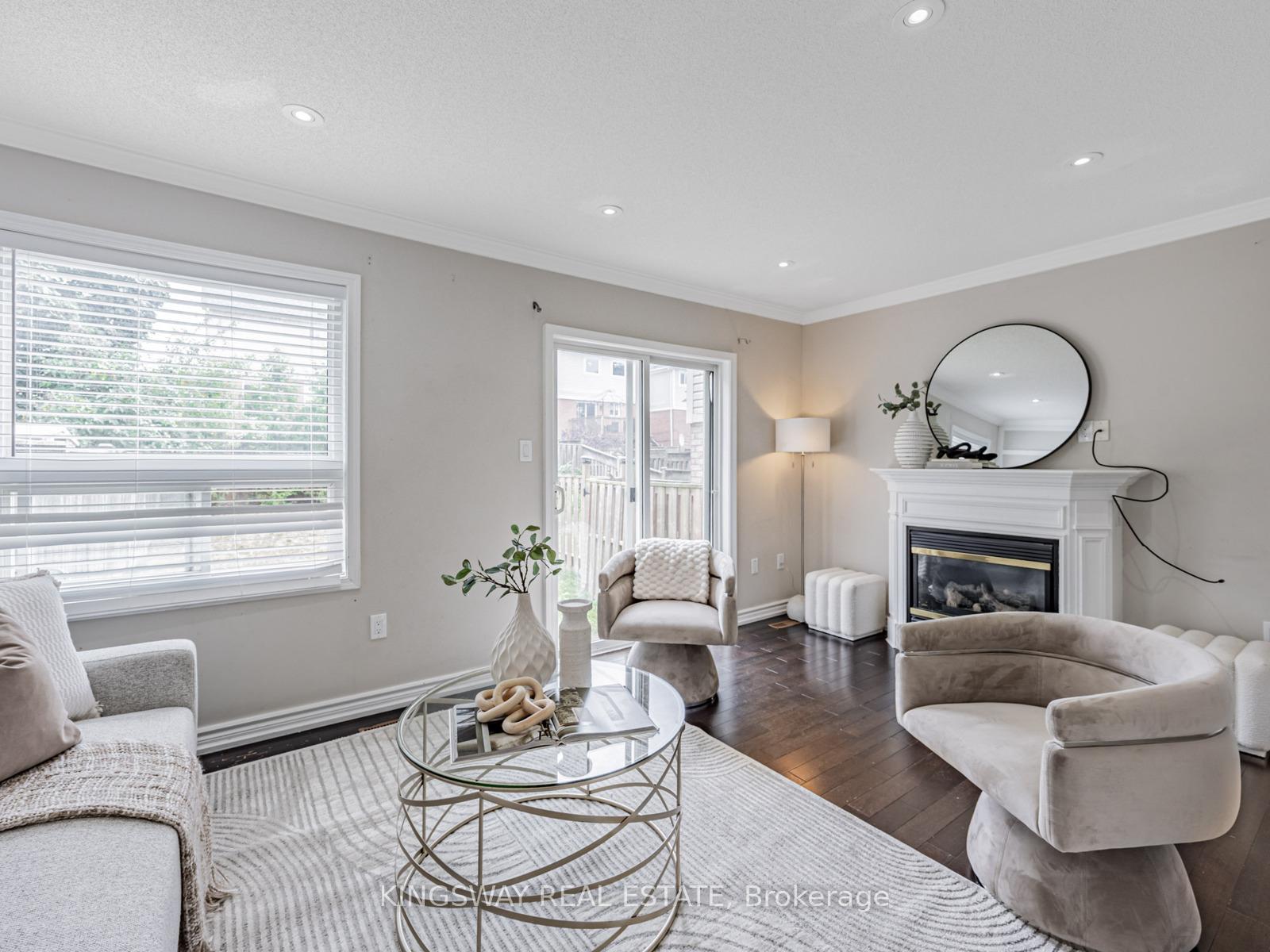 Photo 10 of 150 Kirkland Place, Whitby, Williamsburg — HOMEH