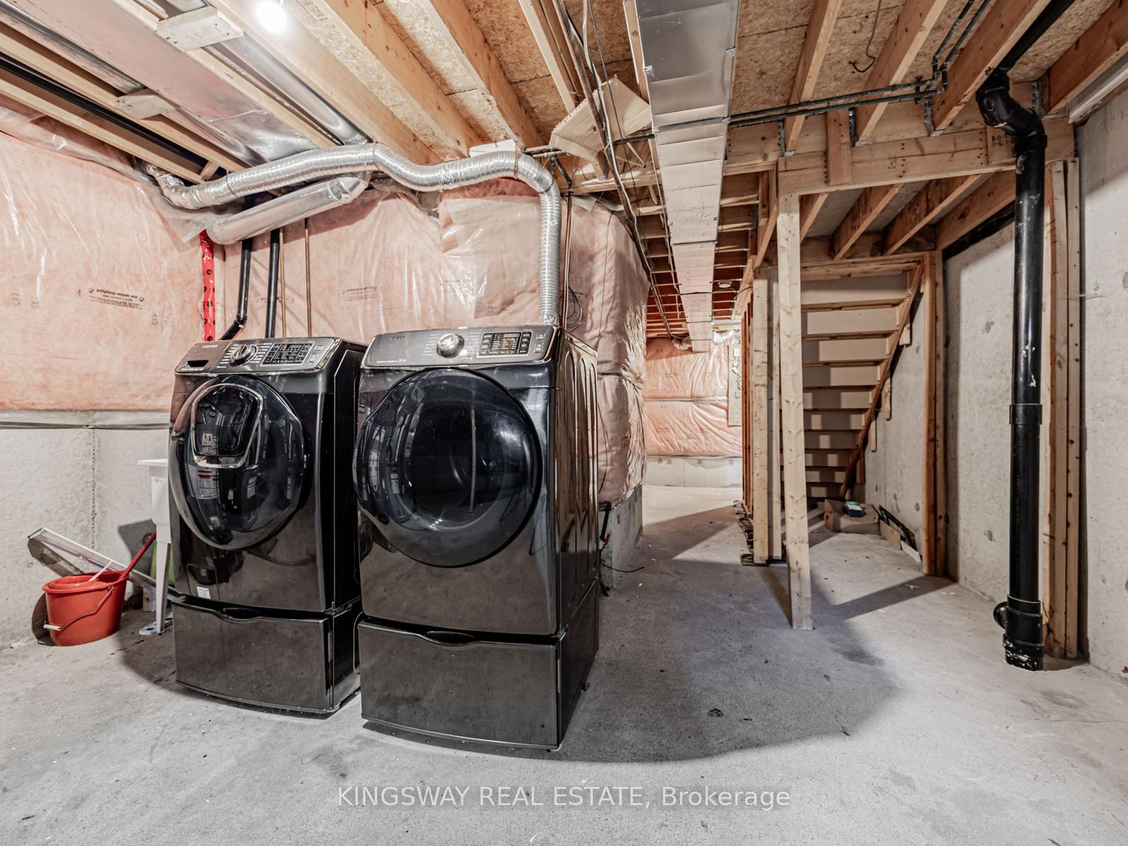 Photo 17 of 150 Kirkland Place, Whitby, Williamsburg — HOMEH