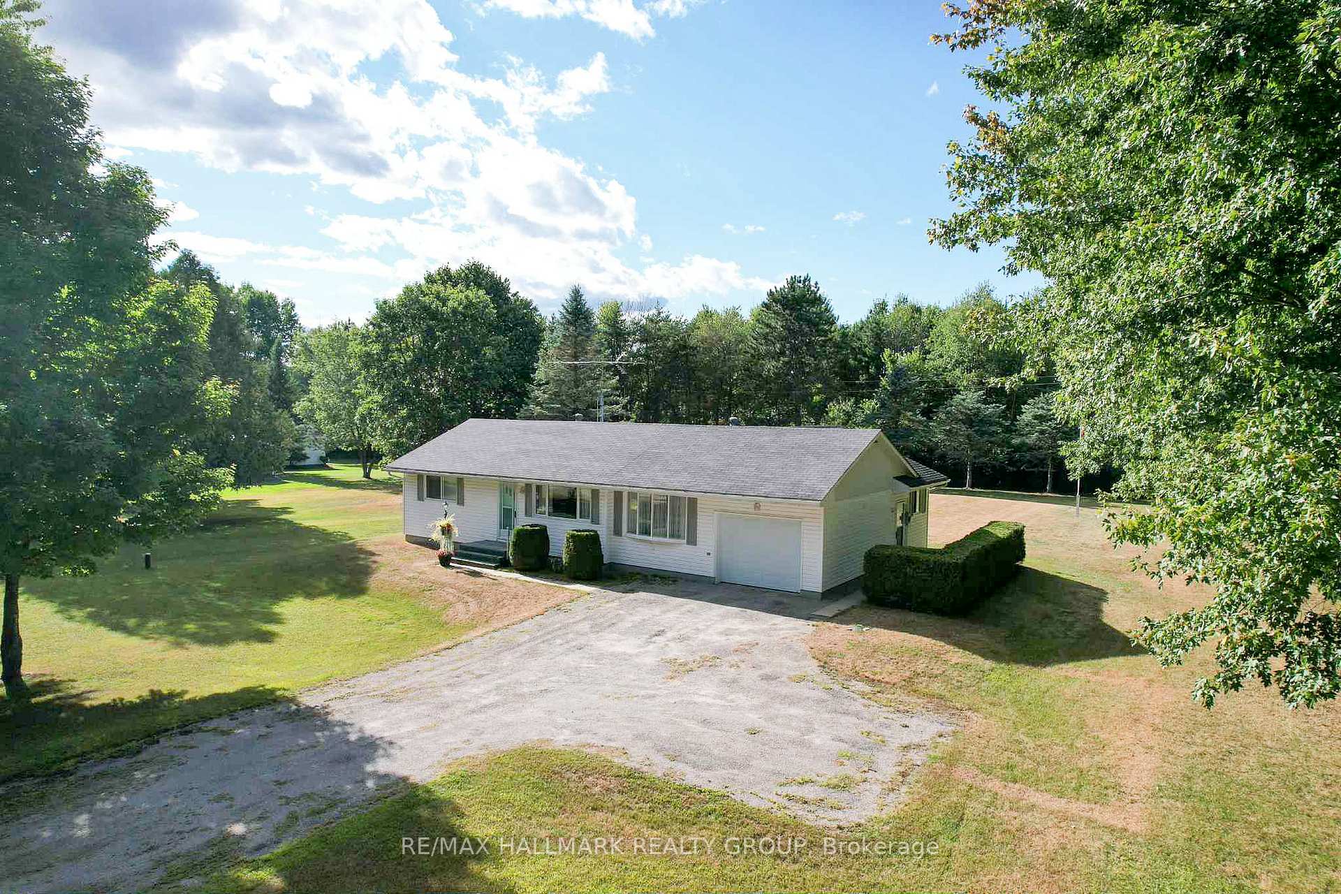 Photo 3 of 5542 Algonquin Road, Augusta, Augusta Twp — HOMEH