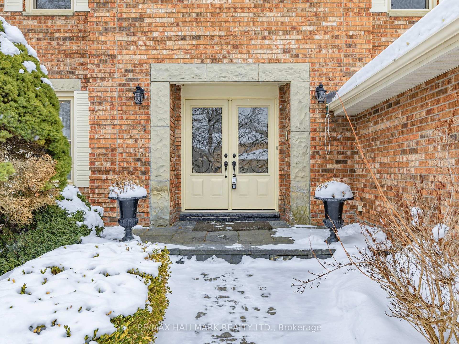 Photo 2 of 29 Briarwood Road, Markham, Unionville — HOMEH