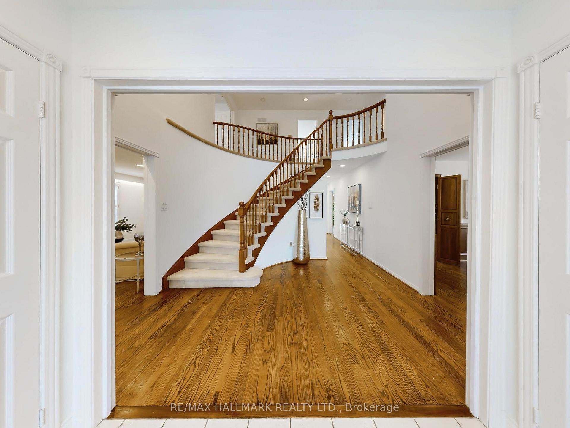 Photo 4 of 29 Briarwood Road, Markham, Unionville — HOMEH