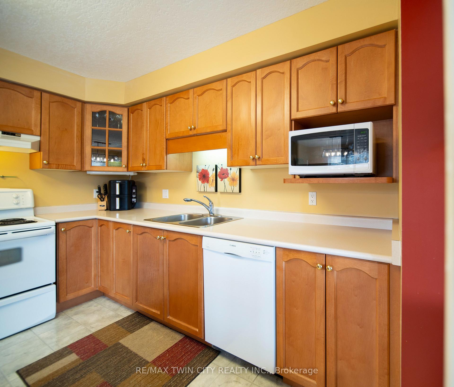 Photo 13 of 615 Inglis Falls Place, Waterloo — HOMEH