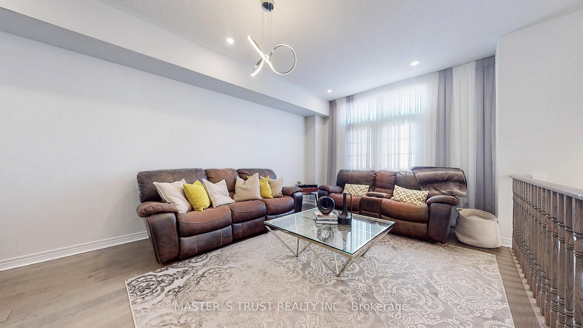 Photo 3 of 62 Campobello Street, Vaughan, Patterson — HOMEH