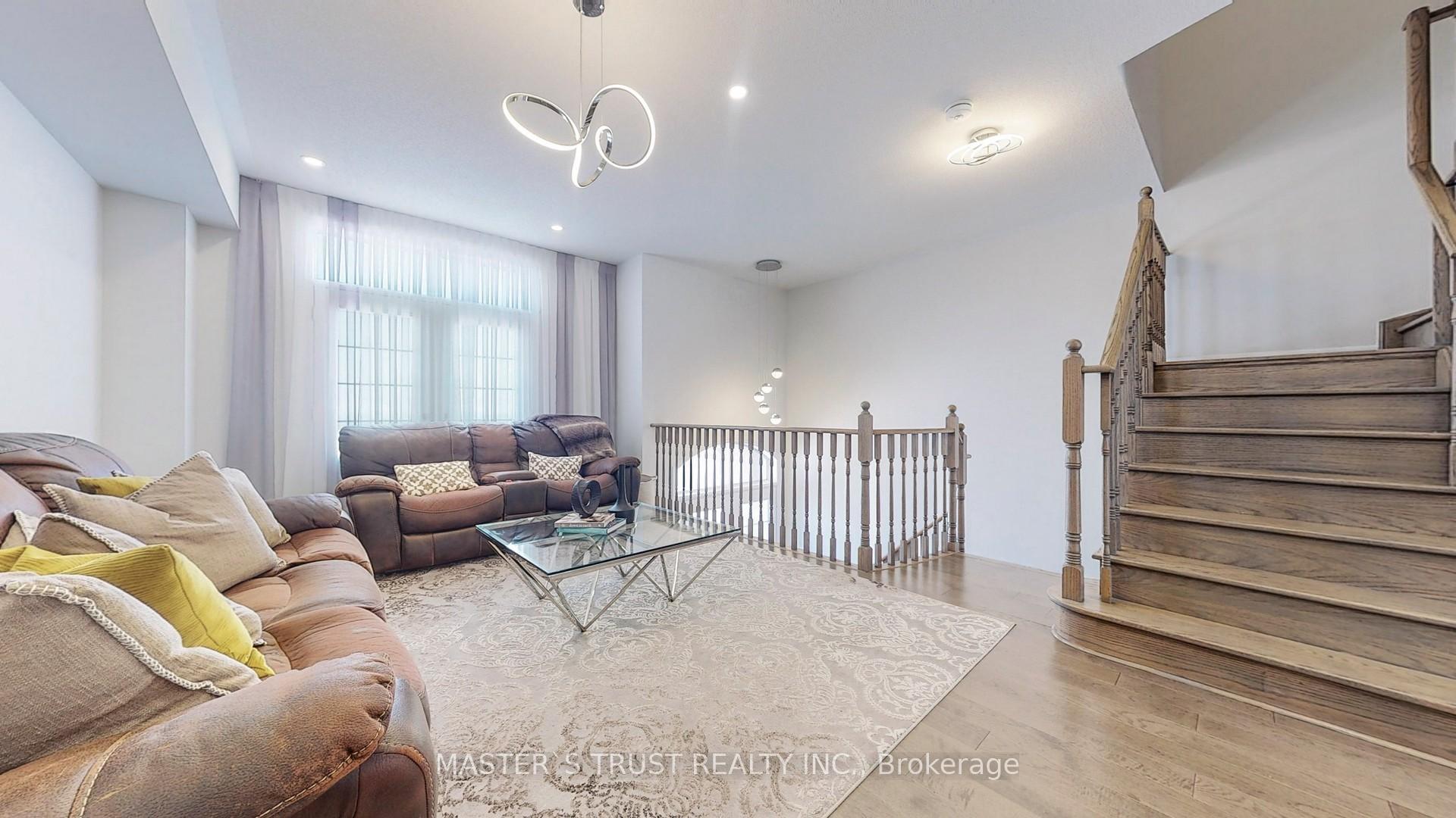 Photo 4 of 62 Campobello Street, Vaughan, Patterson — HOMEH
