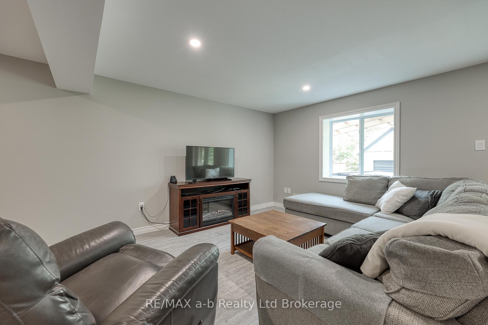 Photo 28 of 60 James Street, Zorra, Embro — HOMEH