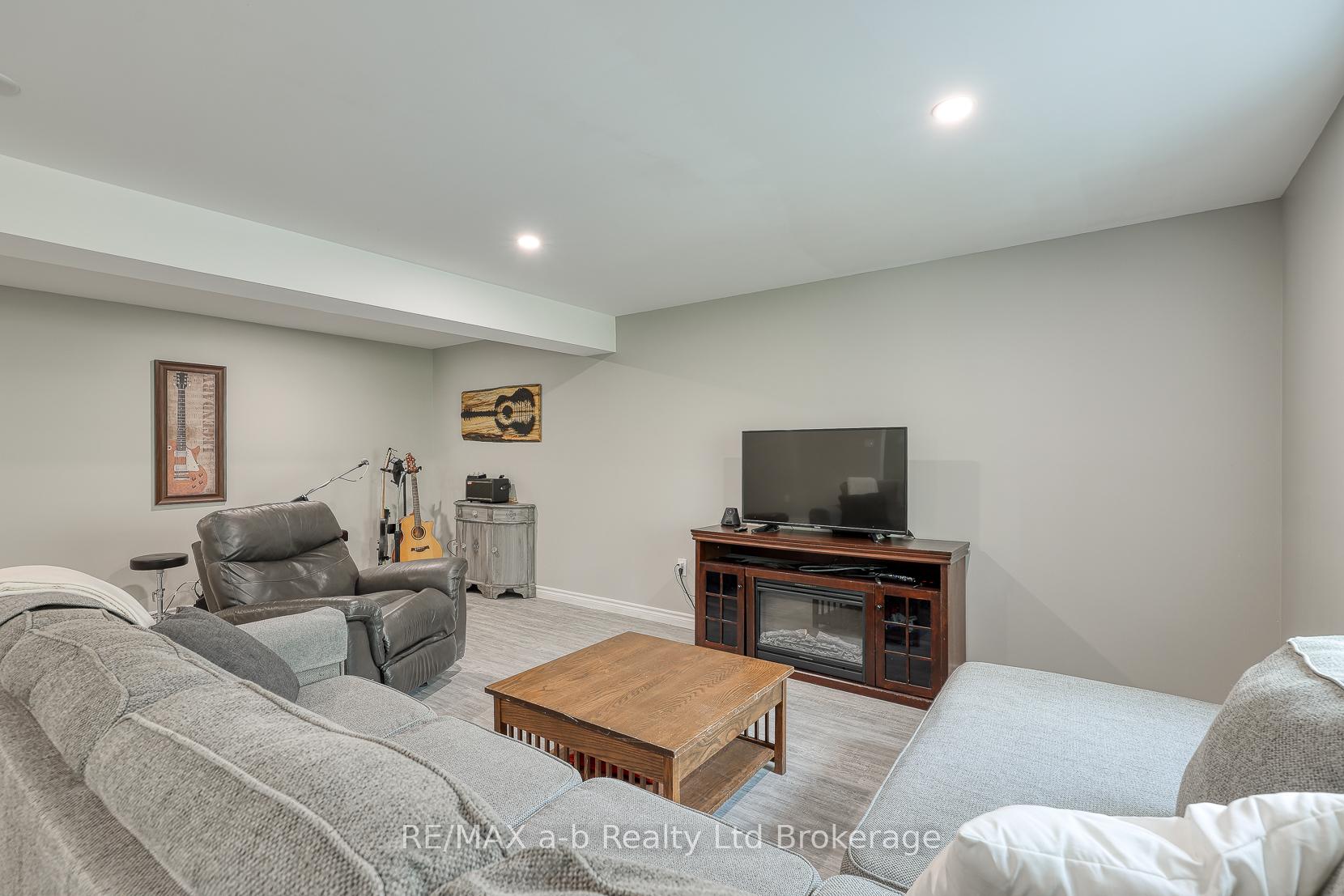 Photo 29 of 60 James Street, Zorra, Embro — HOMEH
