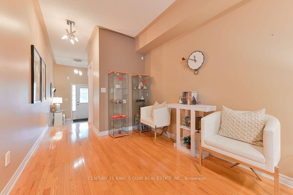 Photo 4 of 83 Daniel Reaman Crescent, Vaughan, Patterson — HOMEH