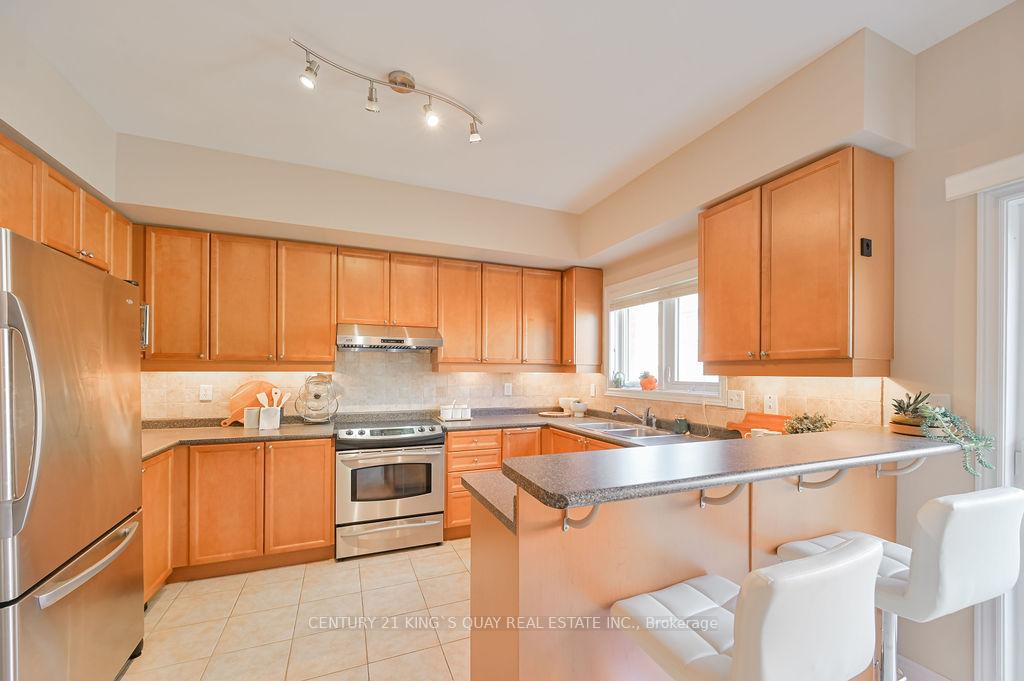 Photo 11 of 83 Daniel Reaman Crescent, Vaughan, Patterson — HOMEH