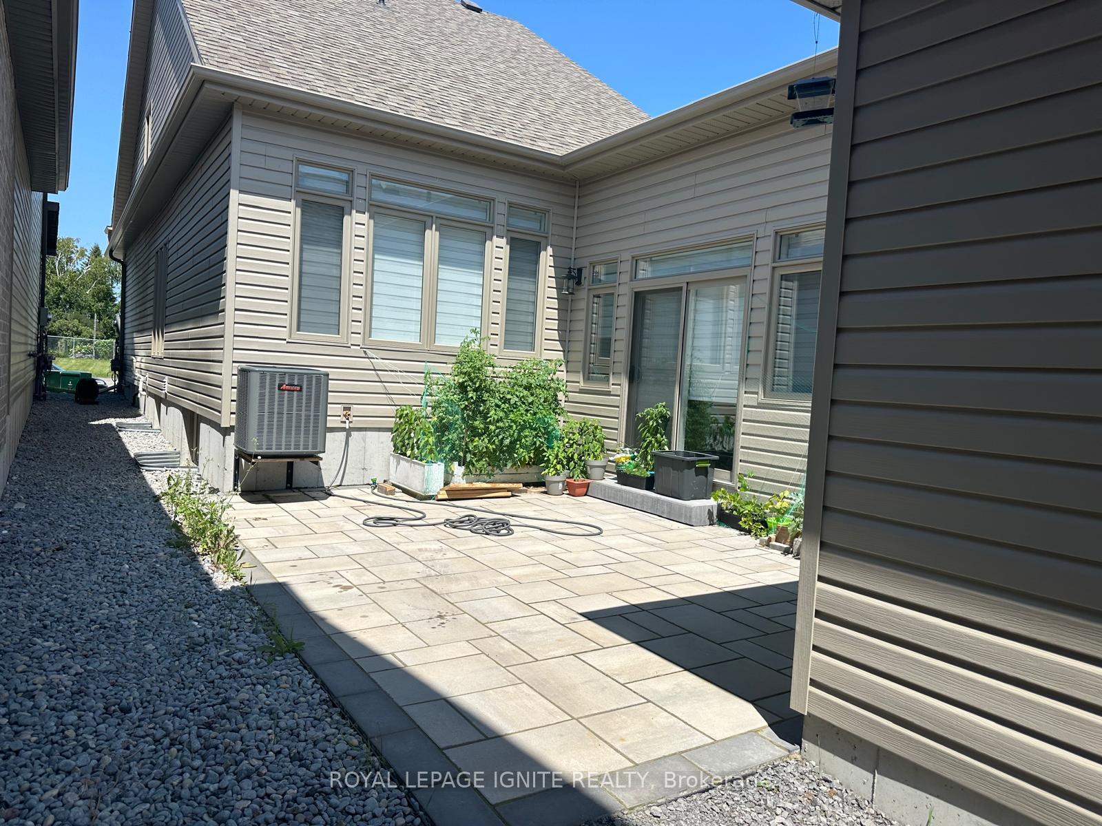Photo 2 of 76 Riverstone Way, Belleville, Thurlow Ward — HOMEH
