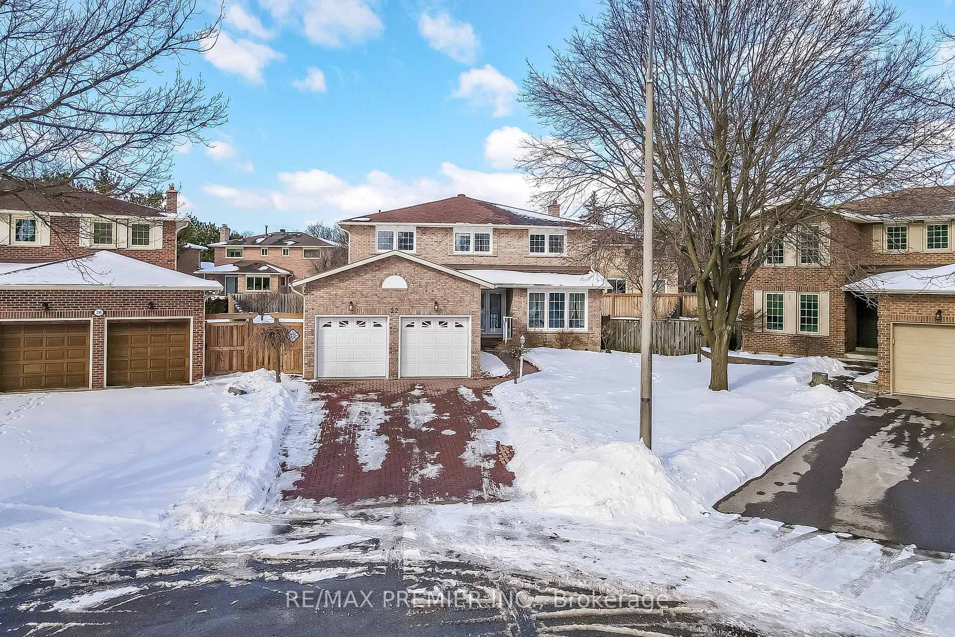 Photo 2 of 22 Whiteoak Court, Markham, Sherwood-Amberglen — HOMEH