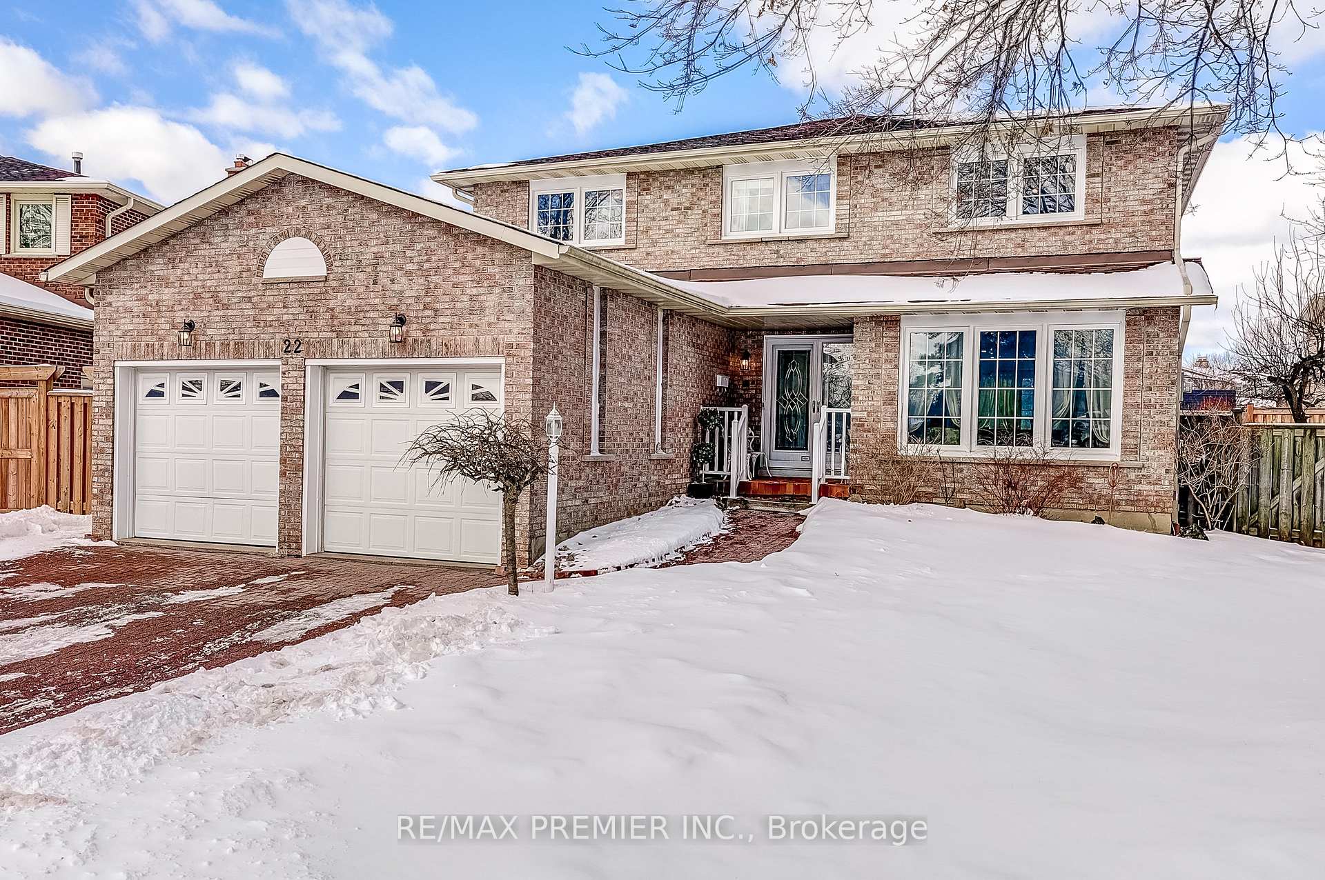 Photo 3 of 22 Whiteoak Court, Markham, Sherwood-Amberglen — HOMEH