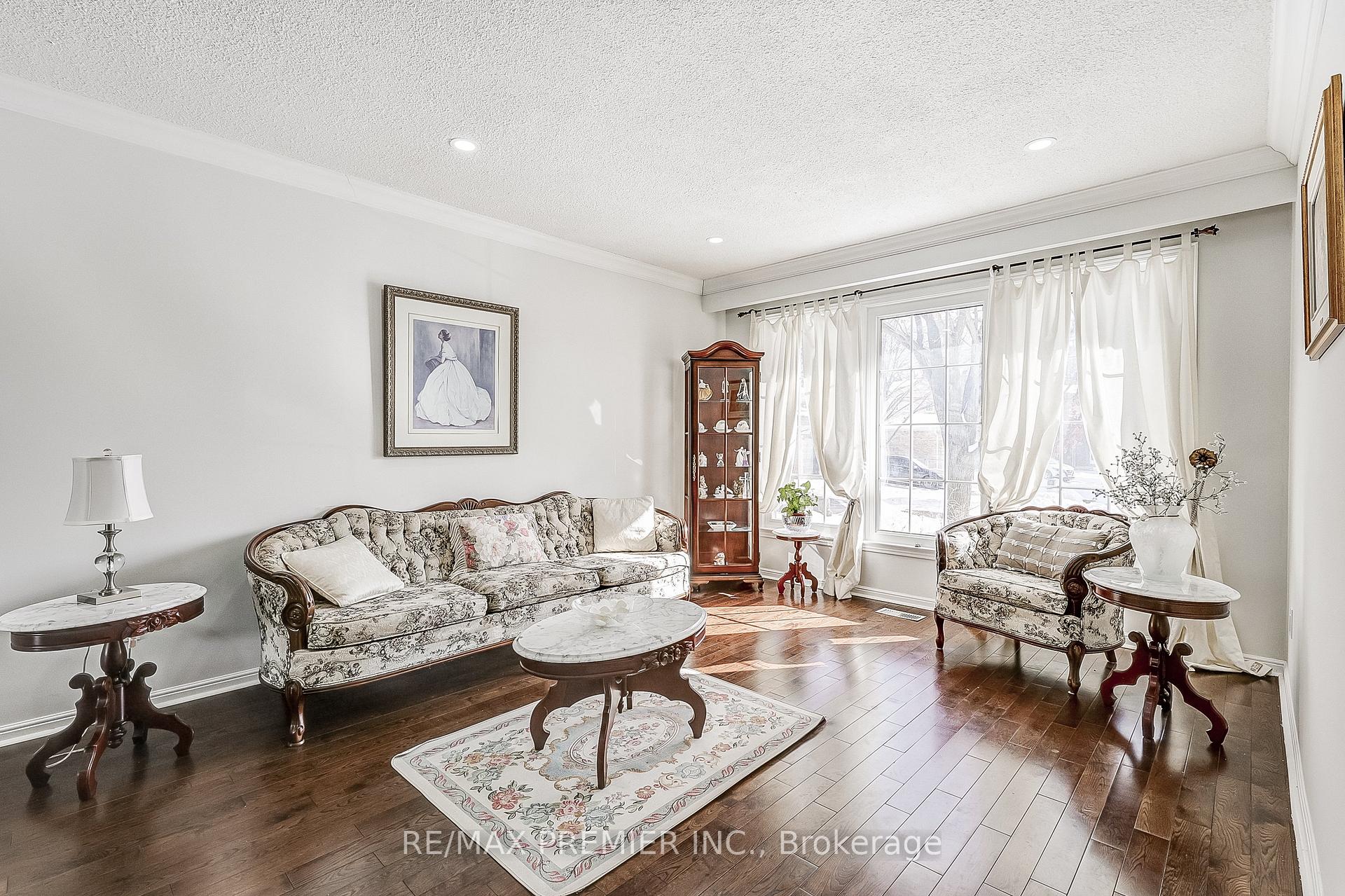 Photo 6 of 22 Whiteoak Court, Markham, Sherwood-Amberglen — HOMEH