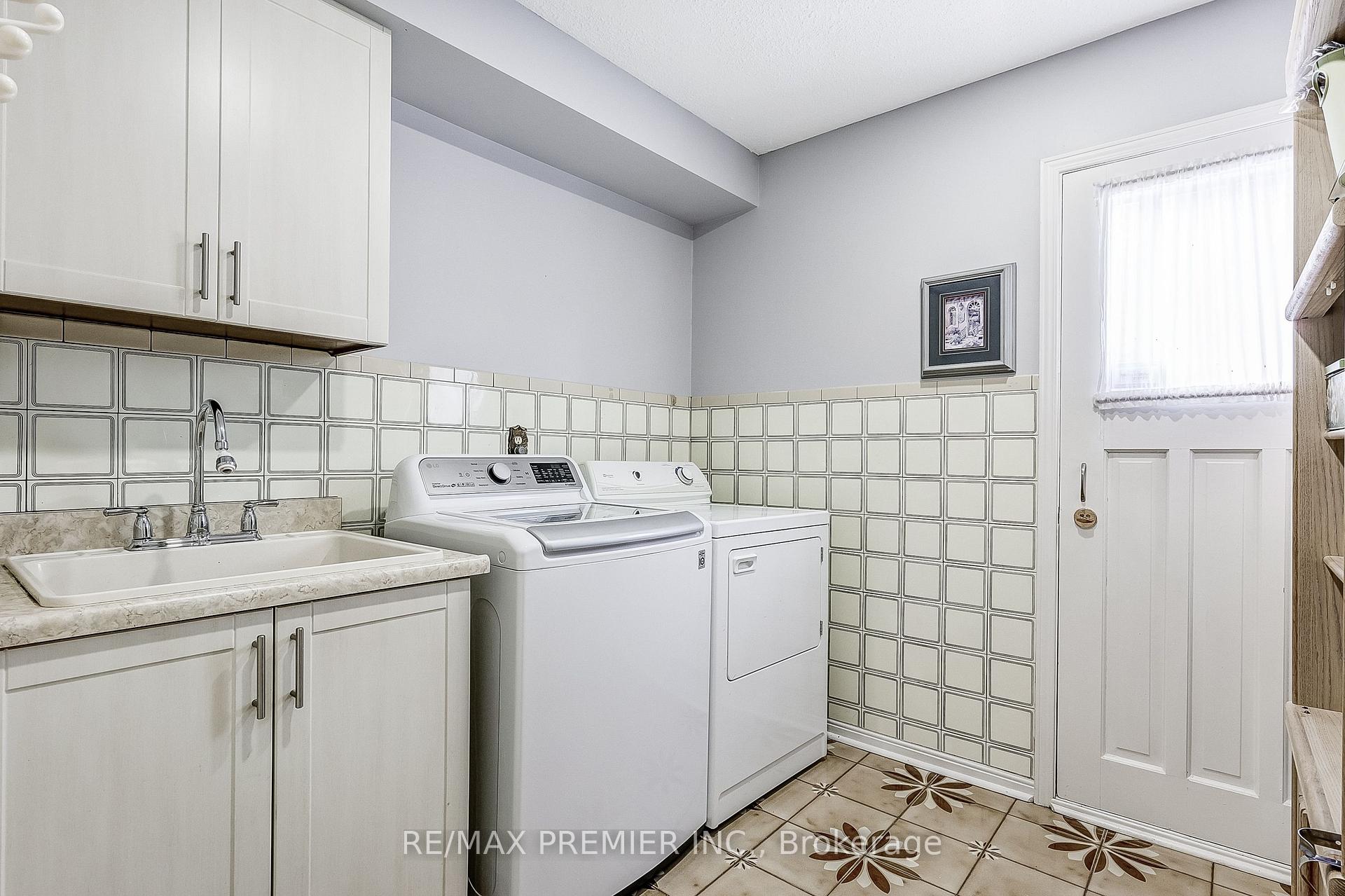 Photo 8 of 22 Whiteoak Court, Markham, Sherwood-Amberglen — HOMEH