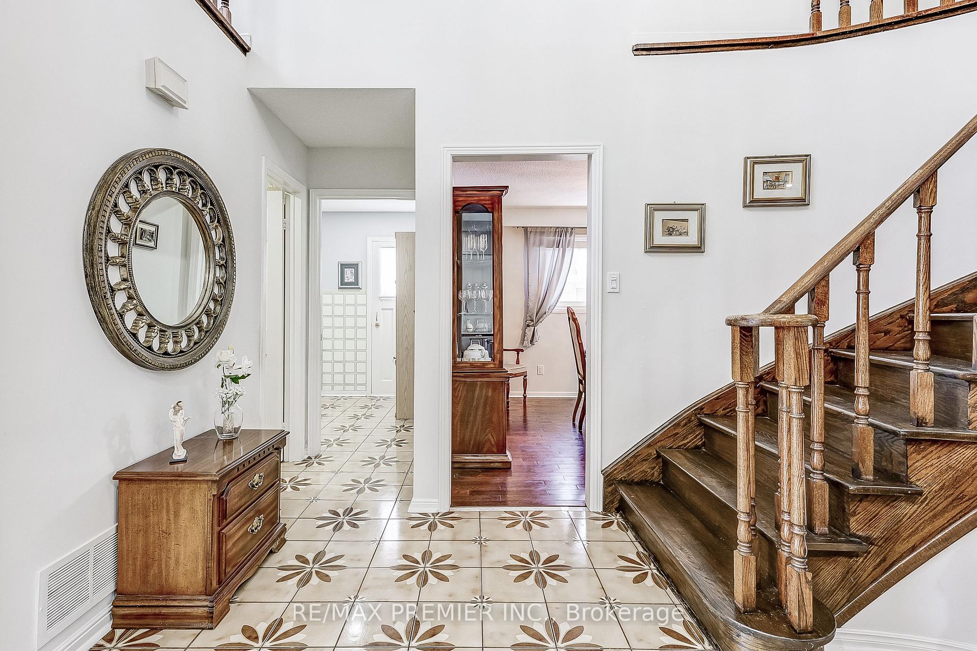 Photo 10 of 22 Whiteoak Court, Markham, Sherwood-Amberglen — HOMEH