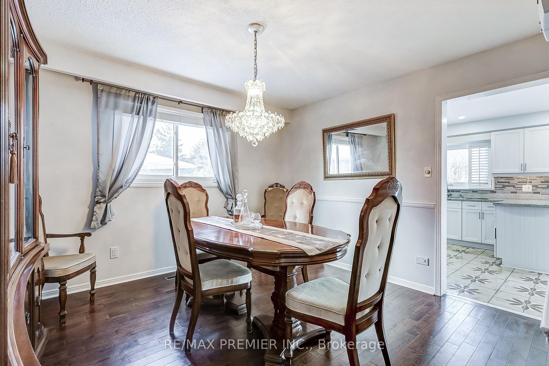 Photo 11 of 22 Whiteoak Court, Markham, Sherwood-Amberglen — HOMEH