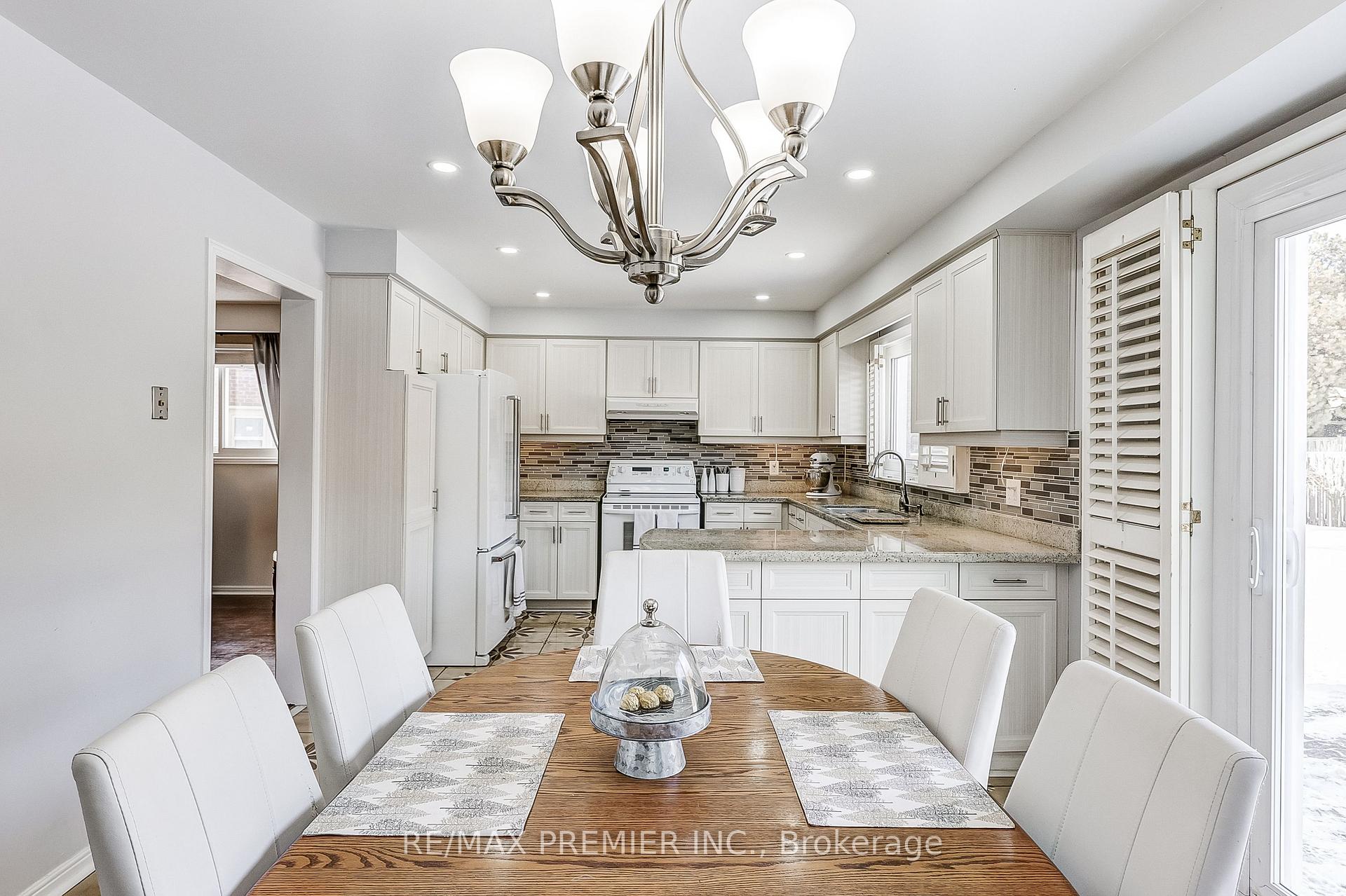 Photo 17 of 22 Whiteoak Court, Markham, Sherwood-Amberglen — HOMEH