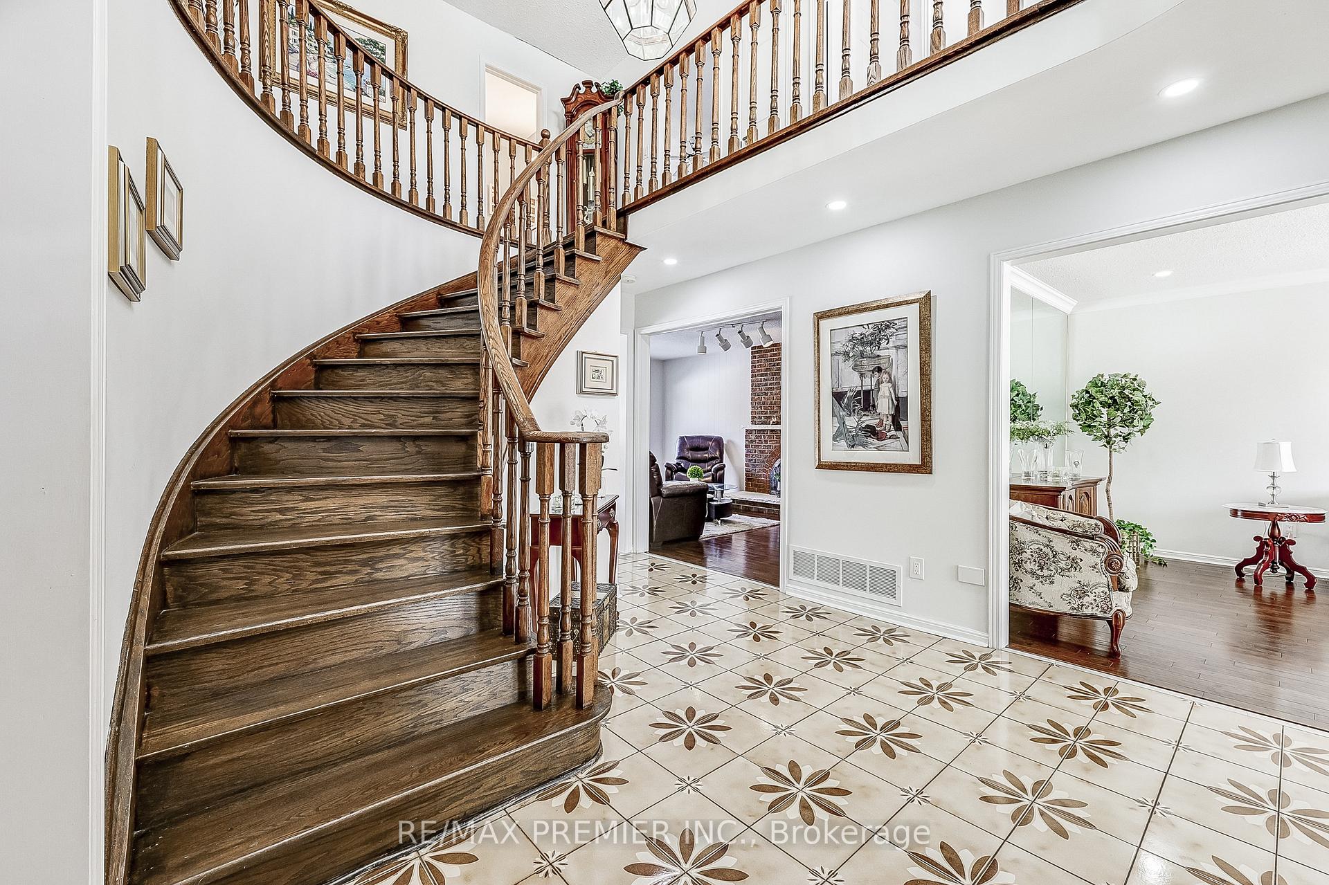 Photo 20 of 22 Whiteoak Court, Markham, Sherwood-Amberglen — HOMEH