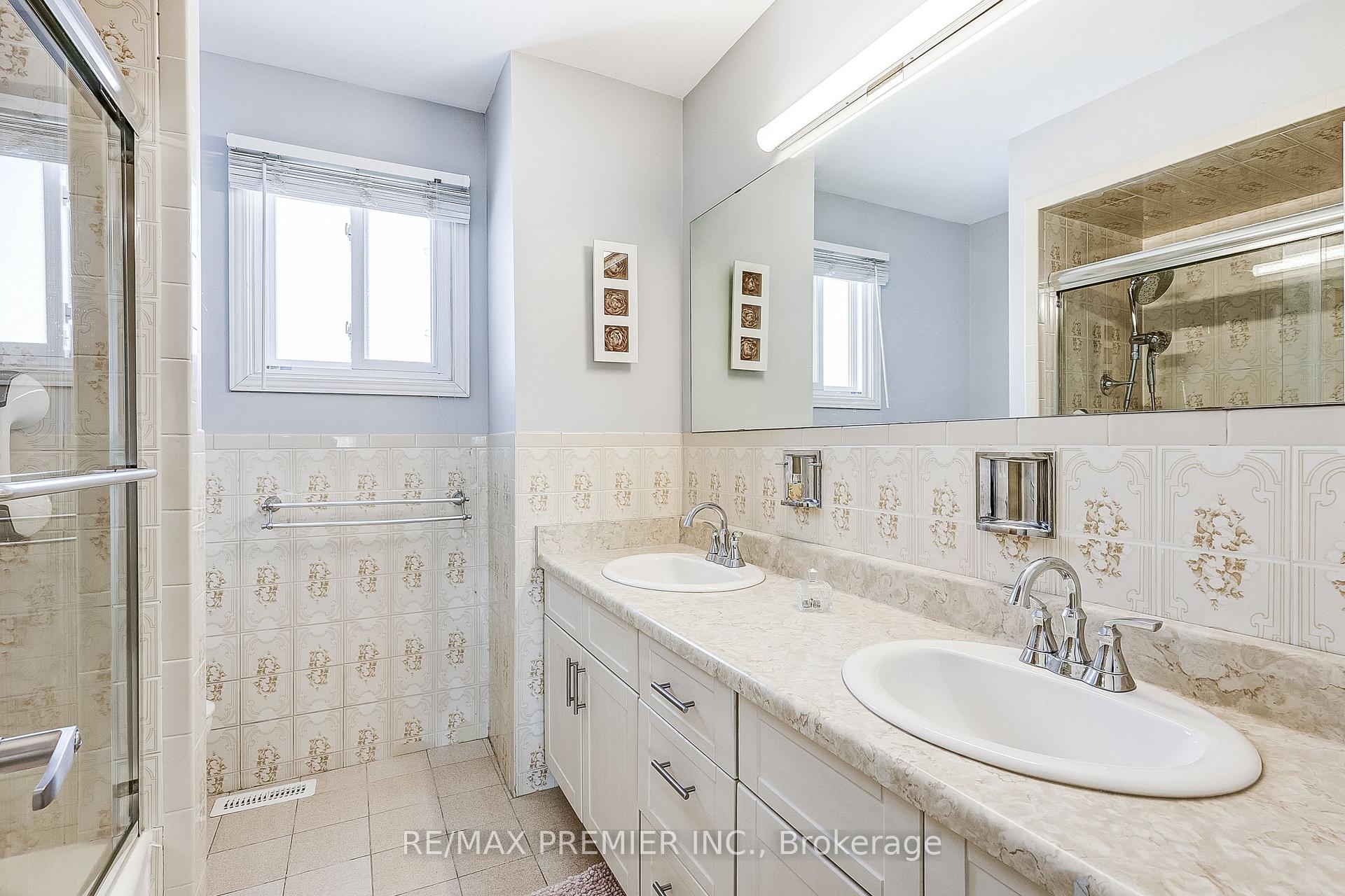 Photo 24 of 22 Whiteoak Court, Markham, Sherwood-Amberglen — HOMEH