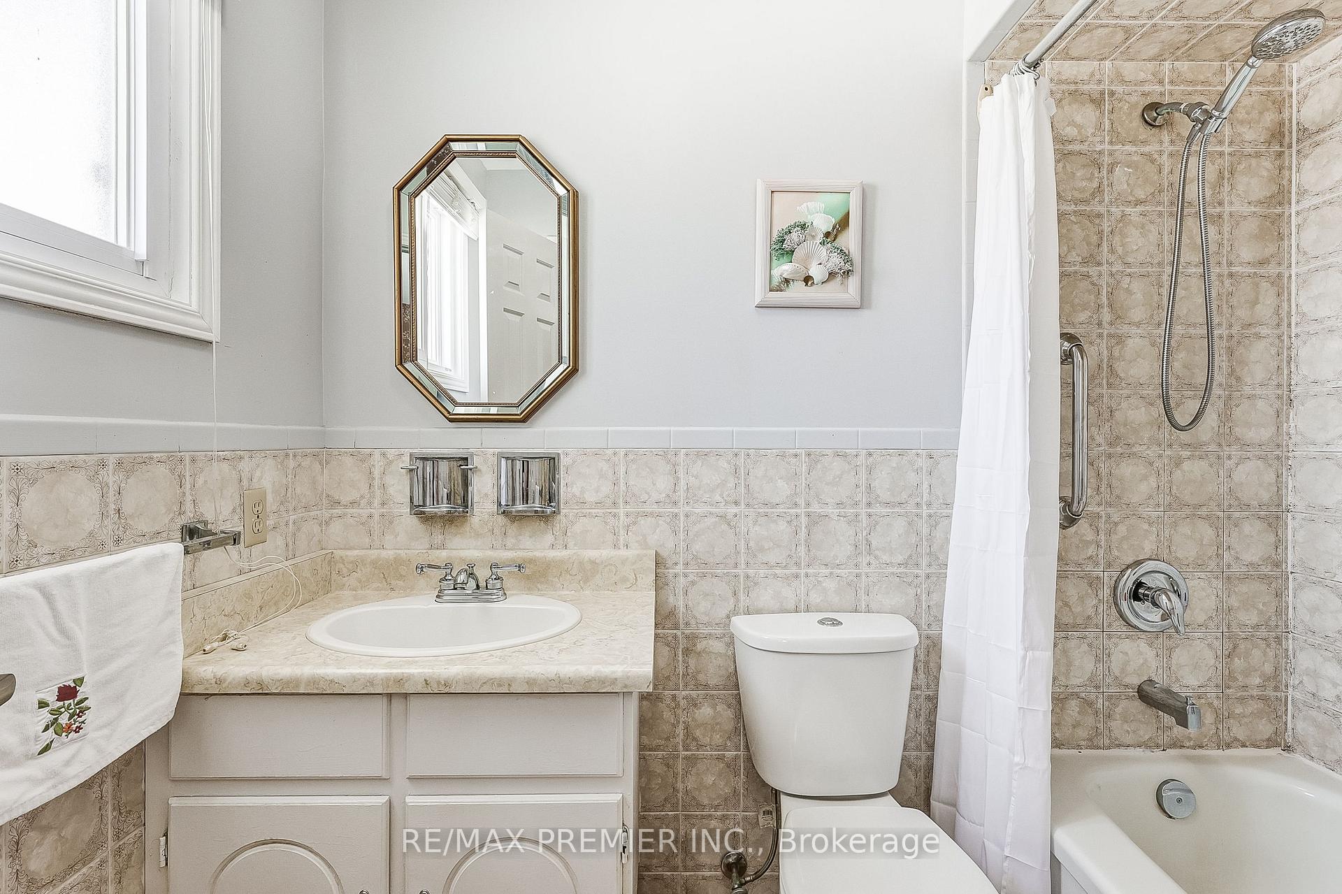 Photo 29 of 22 Whiteoak Court, Markham, Sherwood-Amberglen — HOMEH