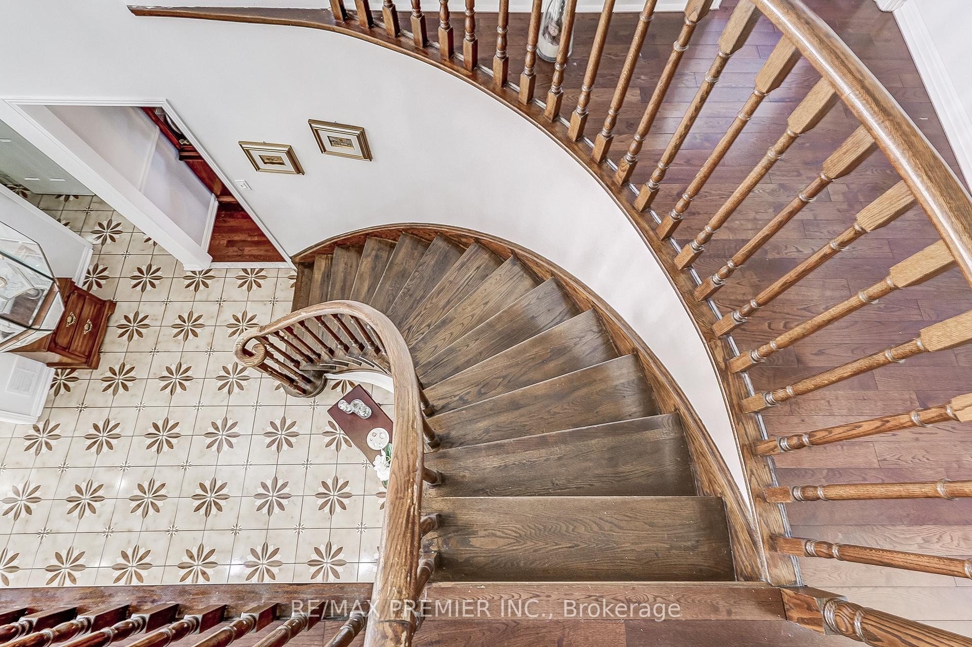 Photo 32 of 22 Whiteoak Court, Markham, Sherwood-Amberglen — HOMEH