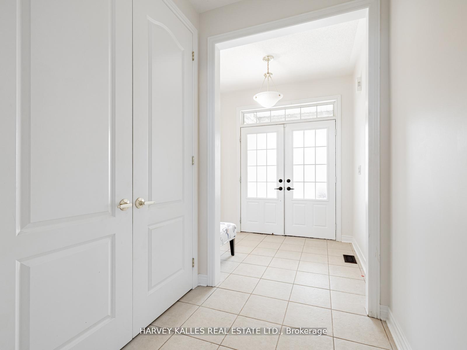 Photo 2 of 41 William Bowes Boulevard, Vaughan, Patterson — HOMEH