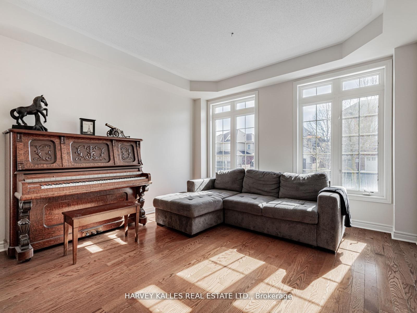 Photo 3 of 41 William Bowes Boulevard, Vaughan, Patterson — HOMEH