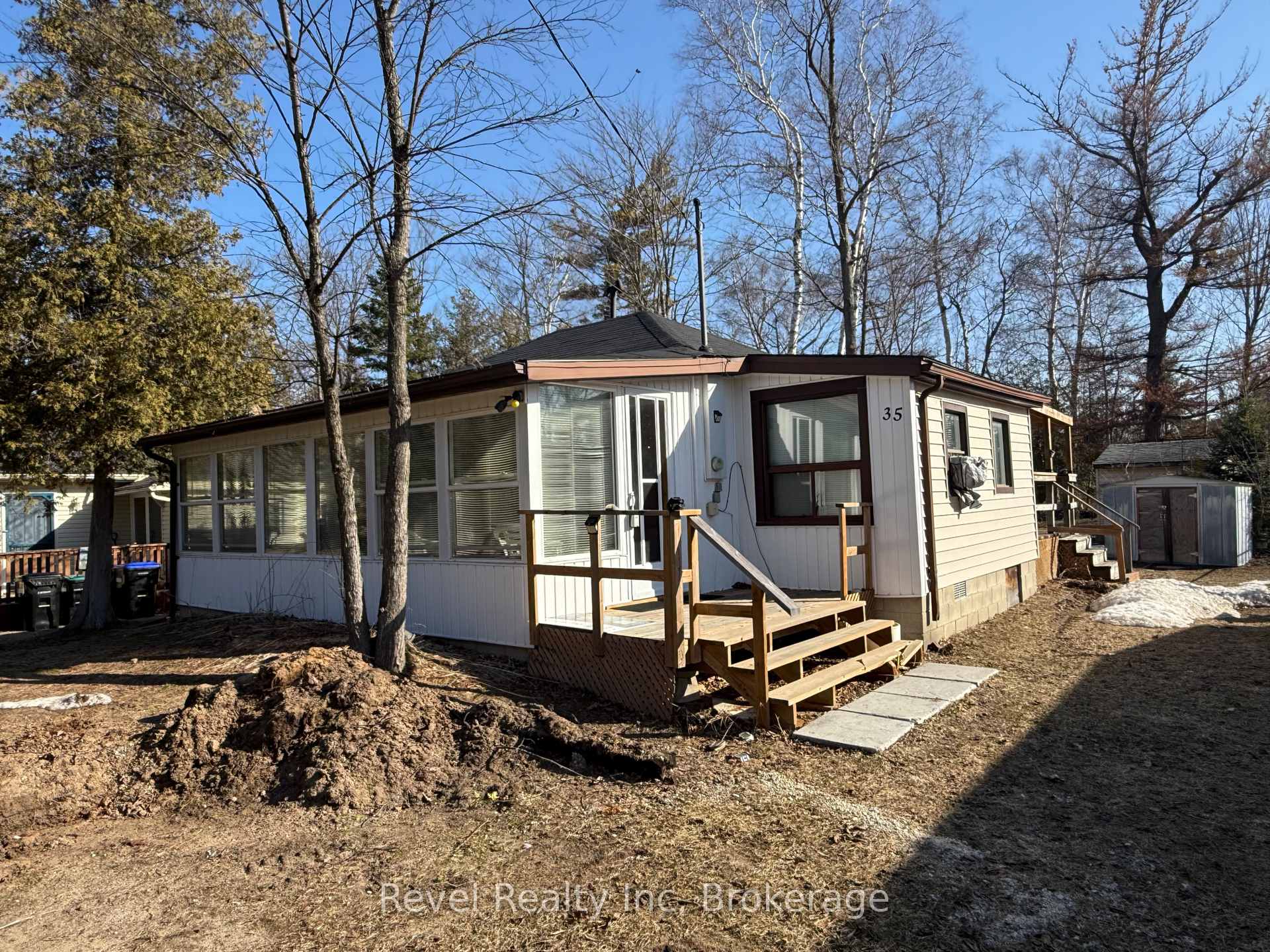 Photo 1 of 35 61st Street S, Wasaga Beach — HOMEH