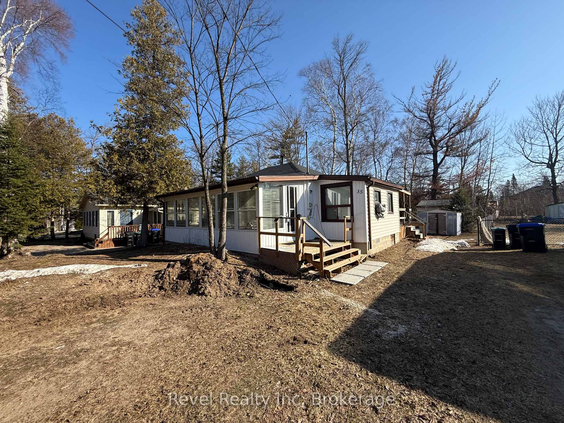 Photo 3 of 35 61st Street S, Wasaga Beach — HOMEH