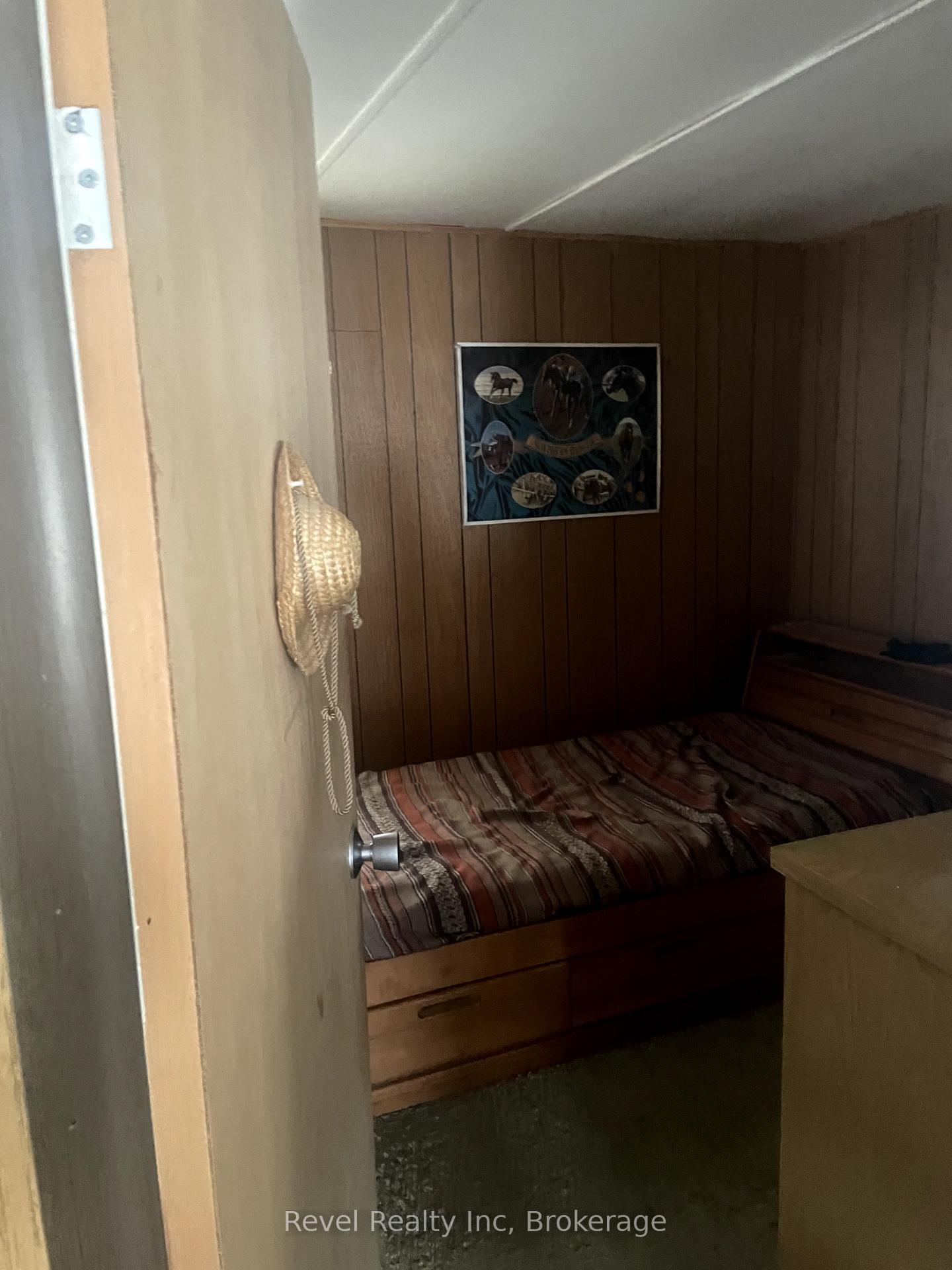 Photo 5 of 35 61st Street S, Wasaga Beach — HOMEH
