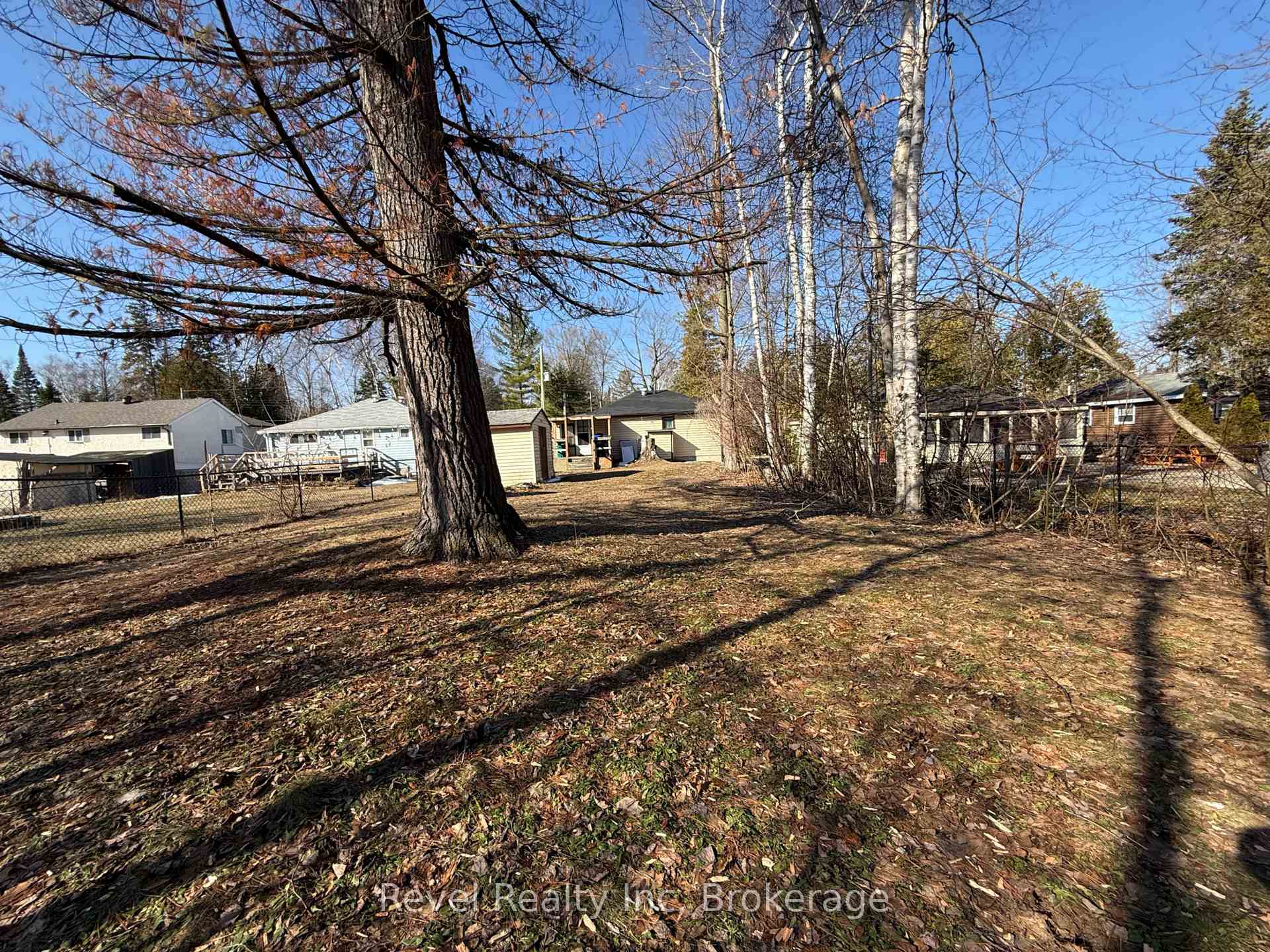 Photo 7 of 35 61st Street S, Wasaga Beach — HOMEH