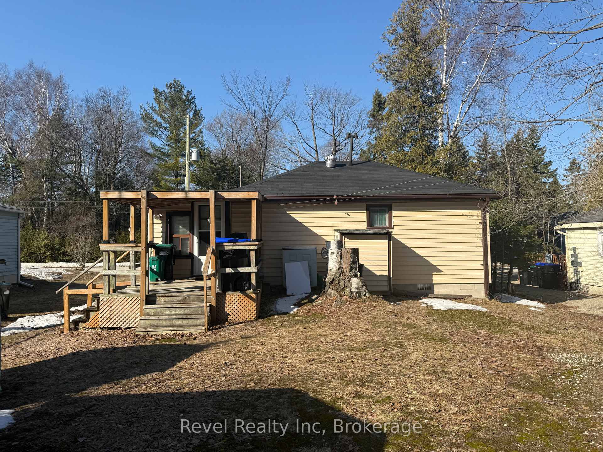 Photo 9 of 35 61st Street S, Wasaga Beach — HOMEH