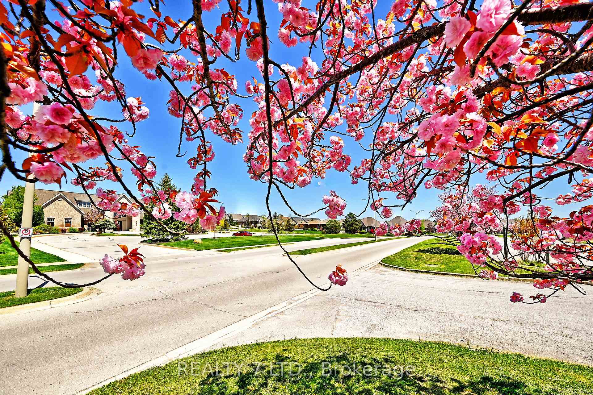 Photo 1 of 544 Old Course Trail, Welland, Hwy 406/Welland — HOMEH