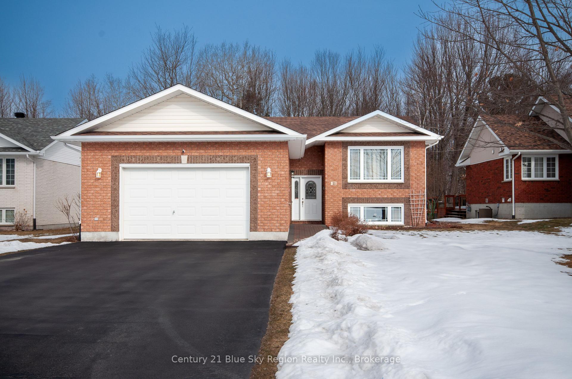 Front of 11 Villeneuve Court