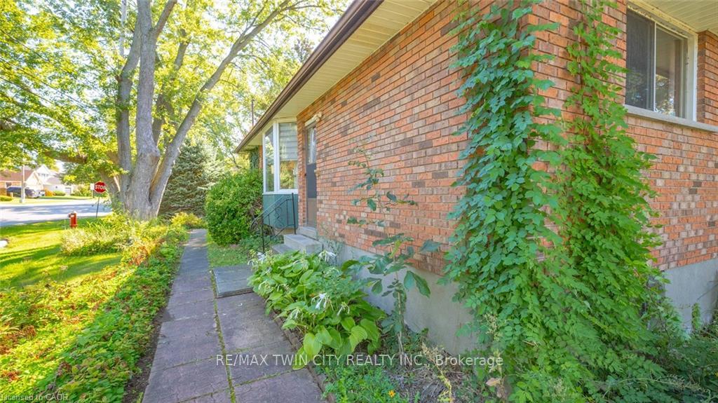Photo 28 of 873 South Pelham Road, Welland, N. Welland — HOMEH