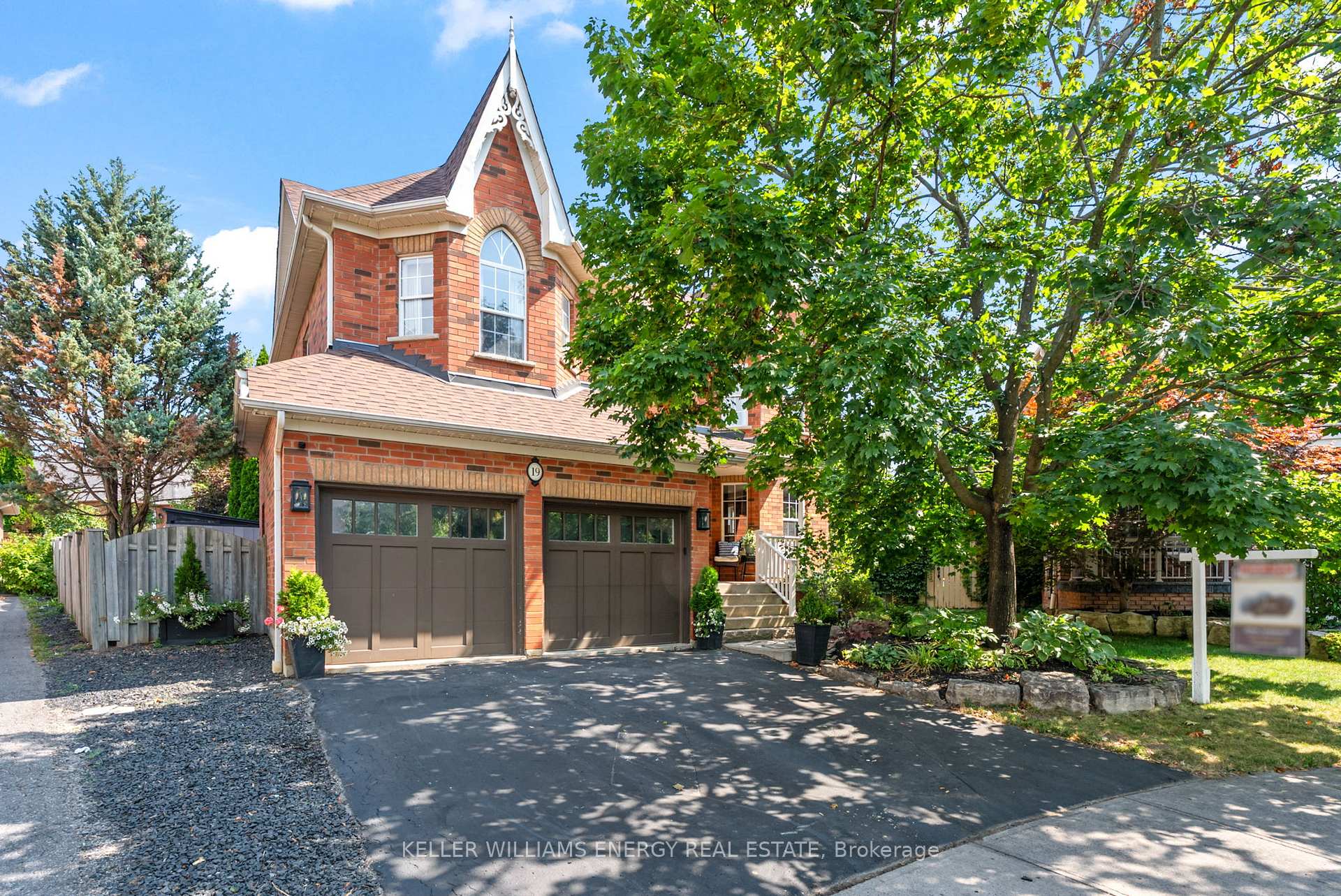 Photo 1 of 19 Sturgess Crescent, Whitby, Brooklin — HOMEH