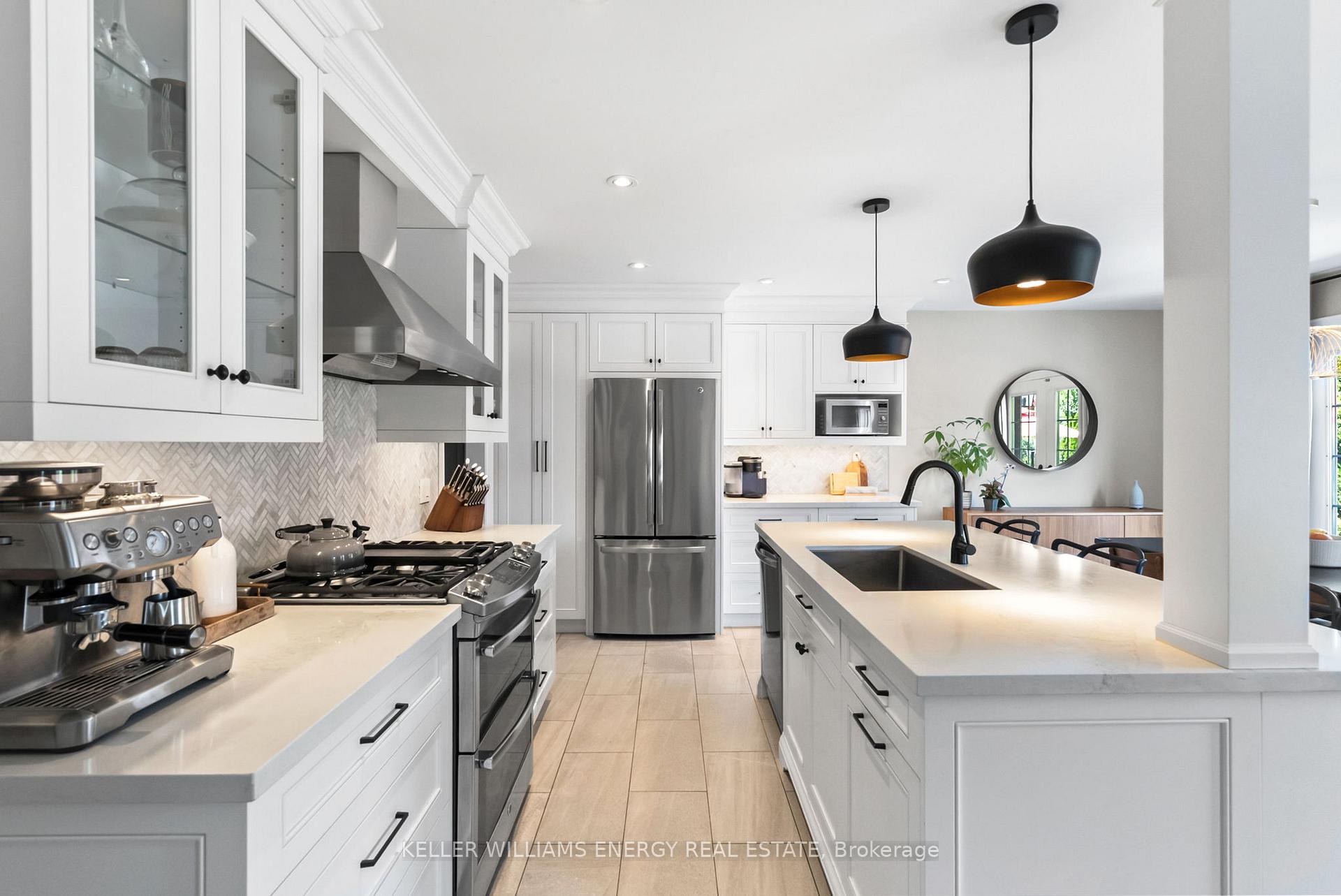 Photo 10 of 19 Sturgess Crescent, Whitby, Brooklin — HOMEH